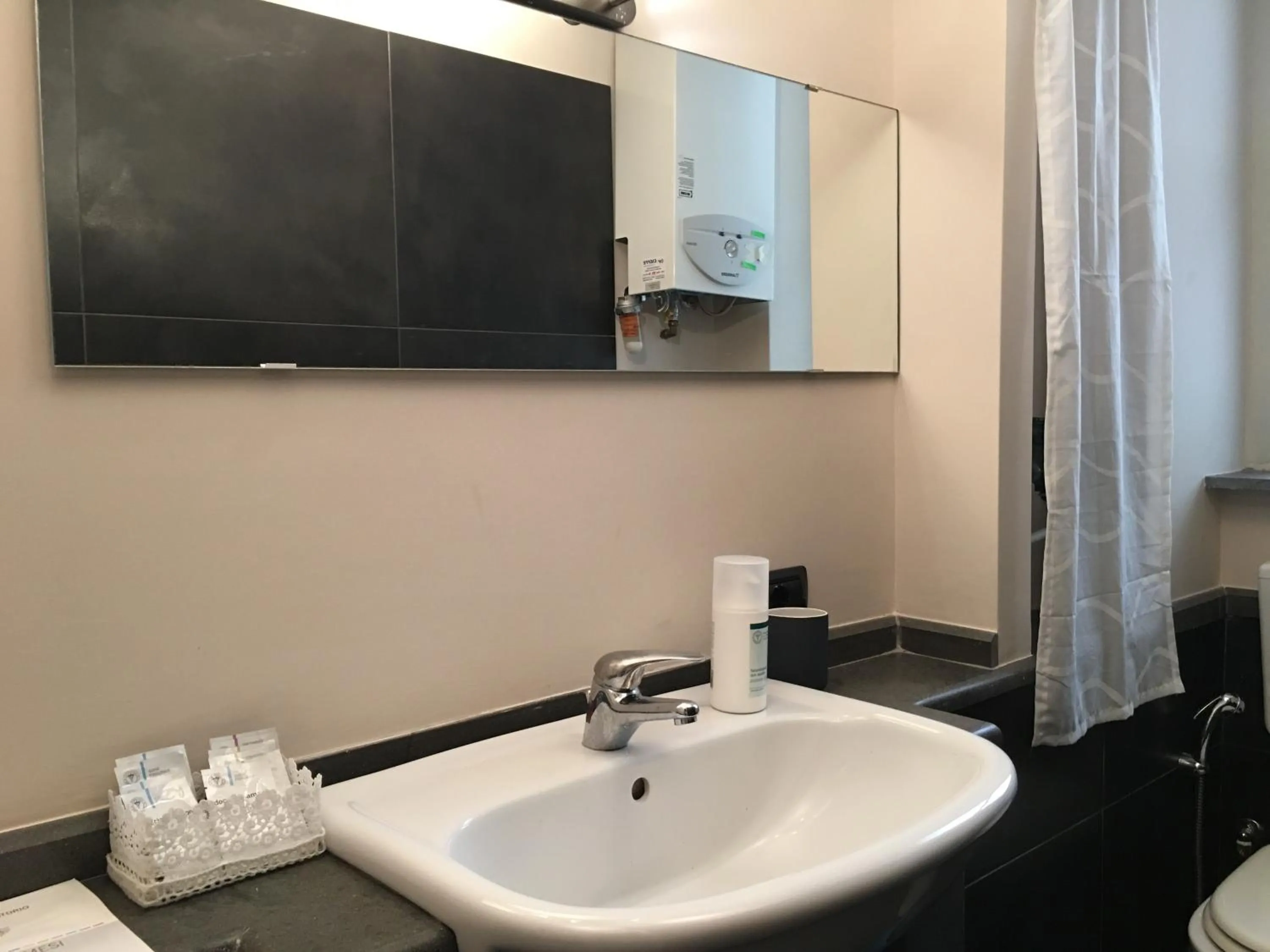 Toilet in Two Sisters Suites