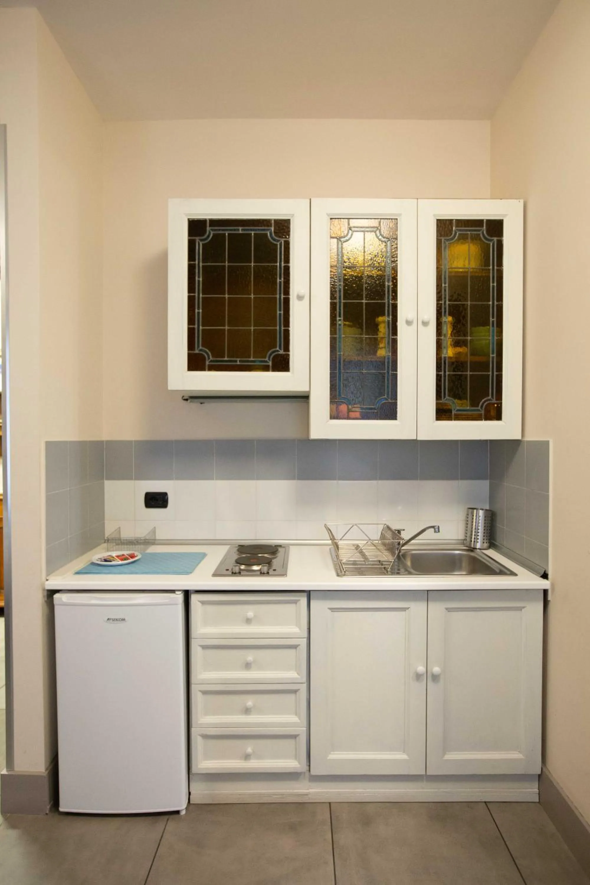Kitchen or kitchenette in Two Sisters Suites