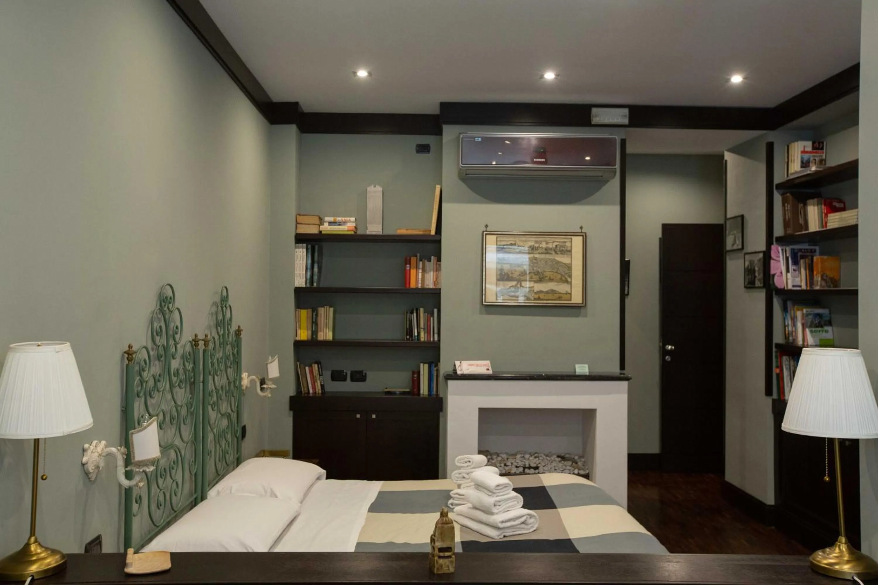 Library in Two Sisters Suites