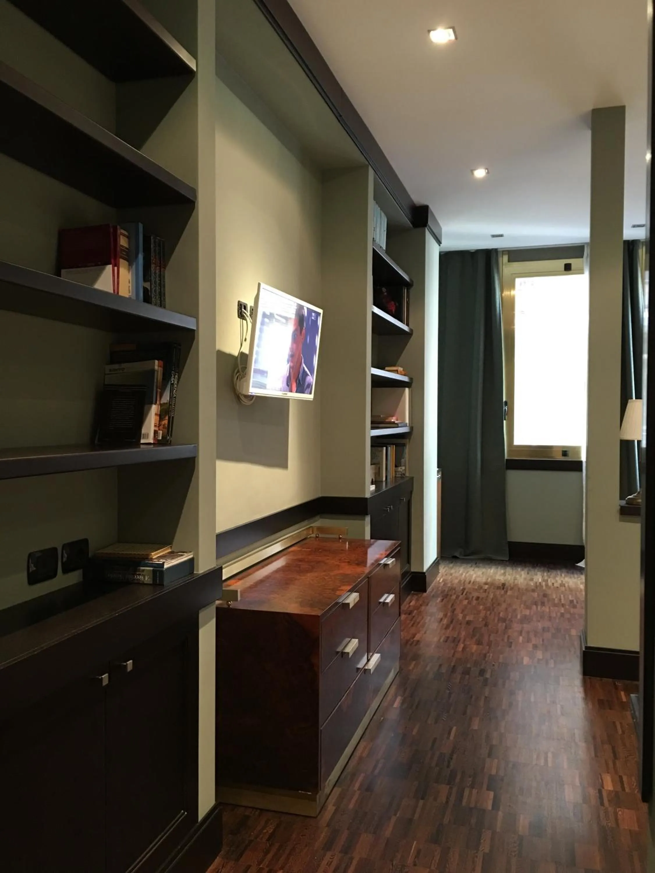 TV and multimedia in Two Sisters Suites