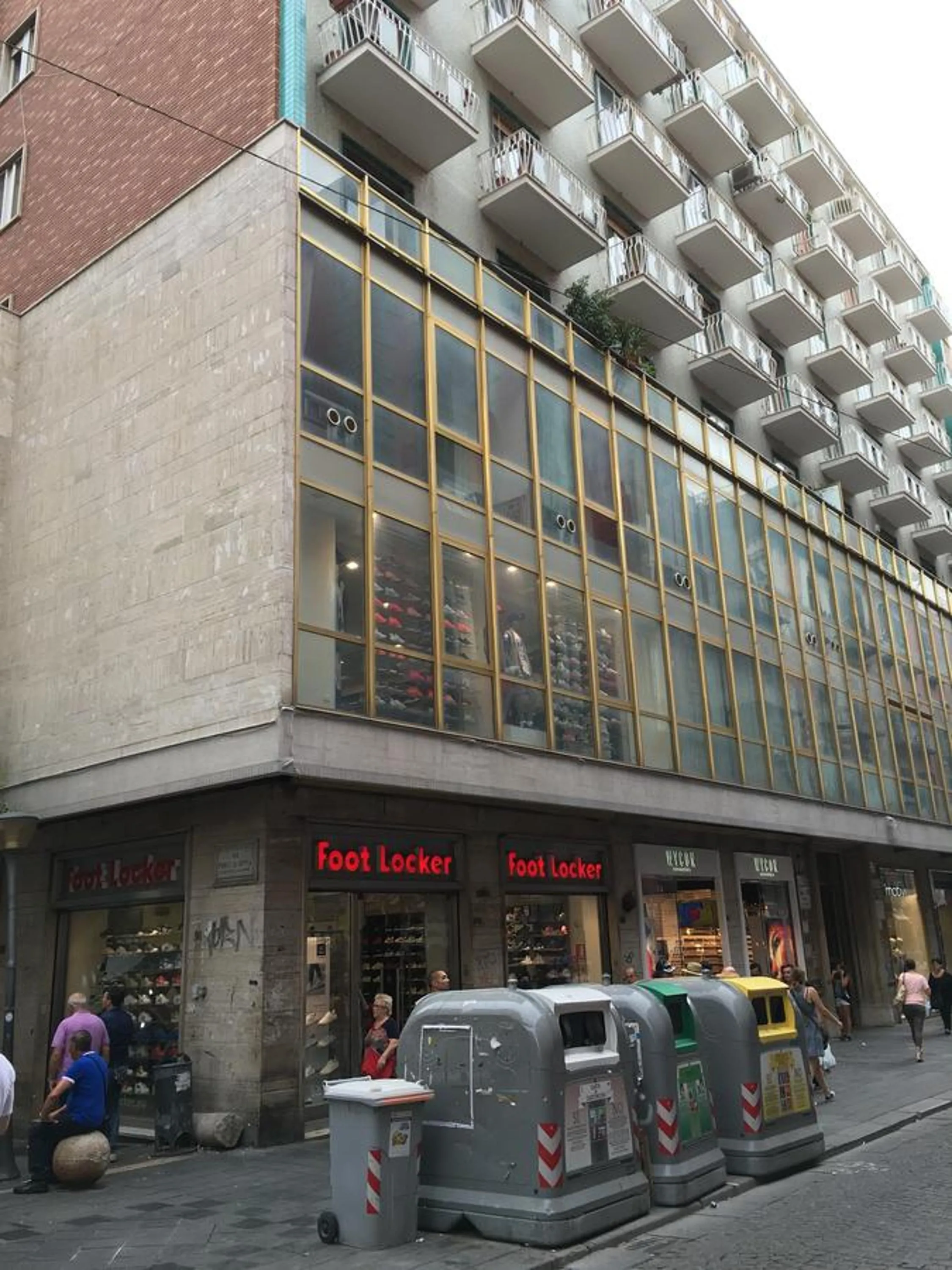 Property building in Two Sisters Suites