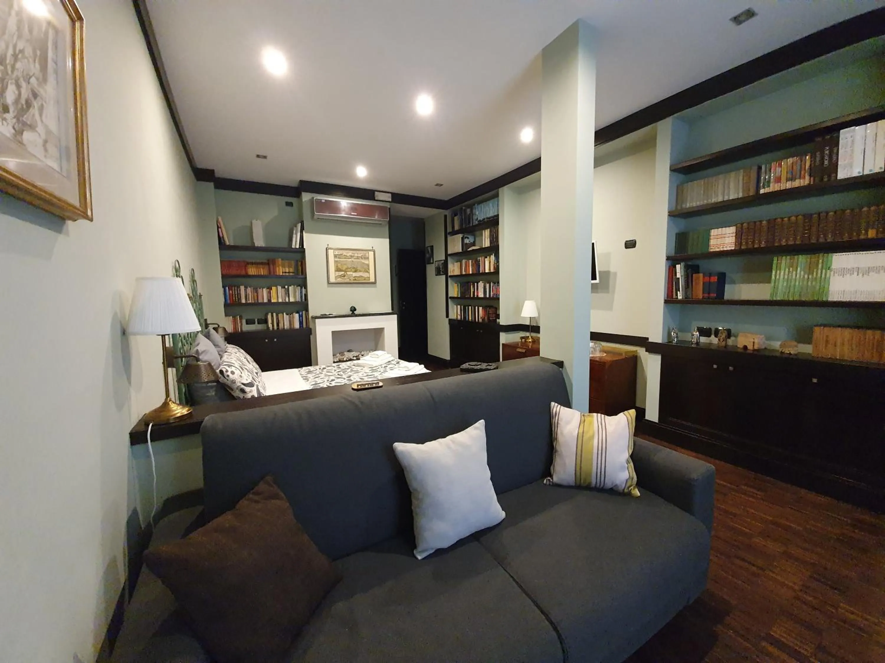 Living room in Two Sisters Suites
