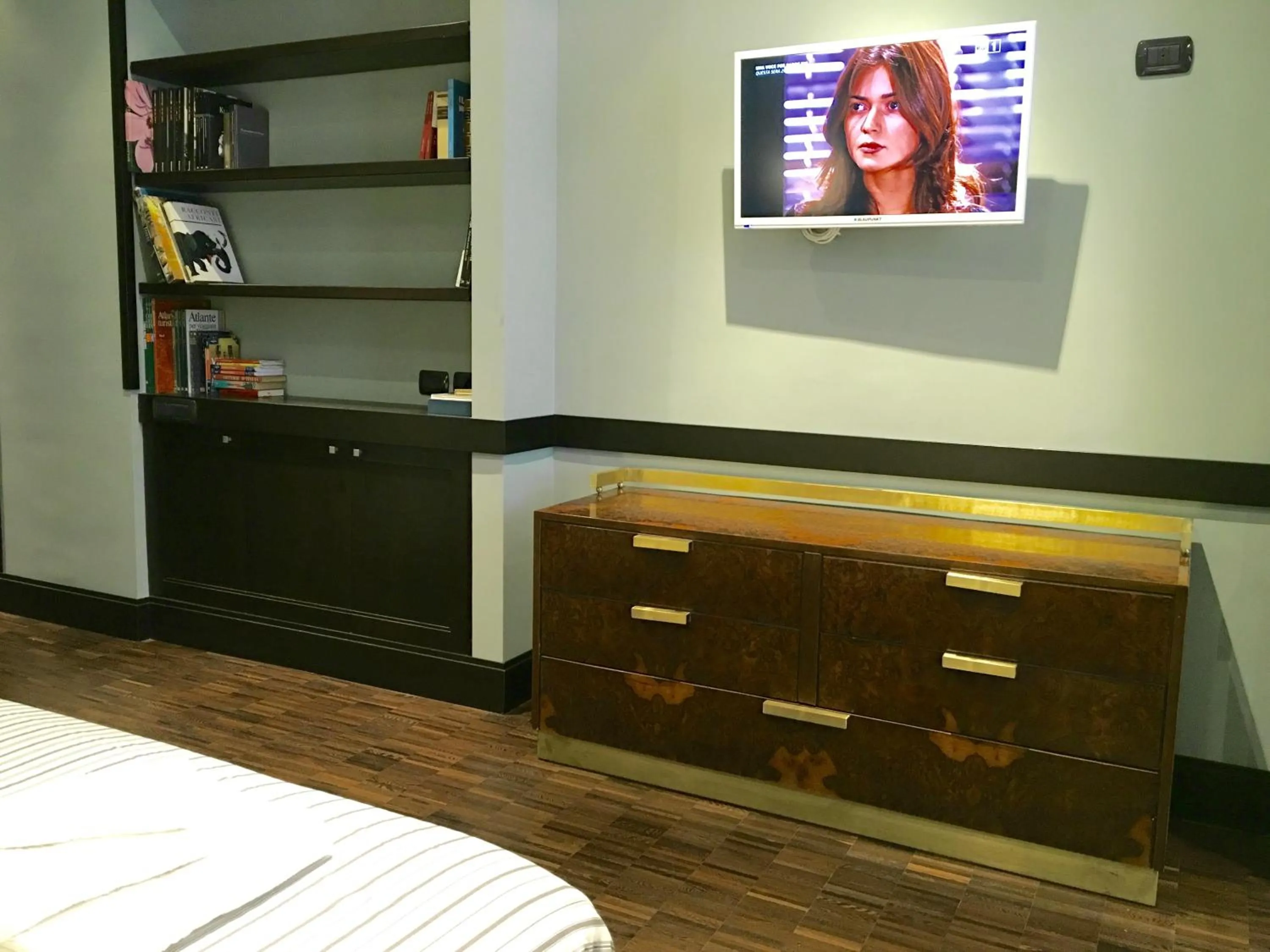 TV and multimedia, Bed in Two Sisters Suites