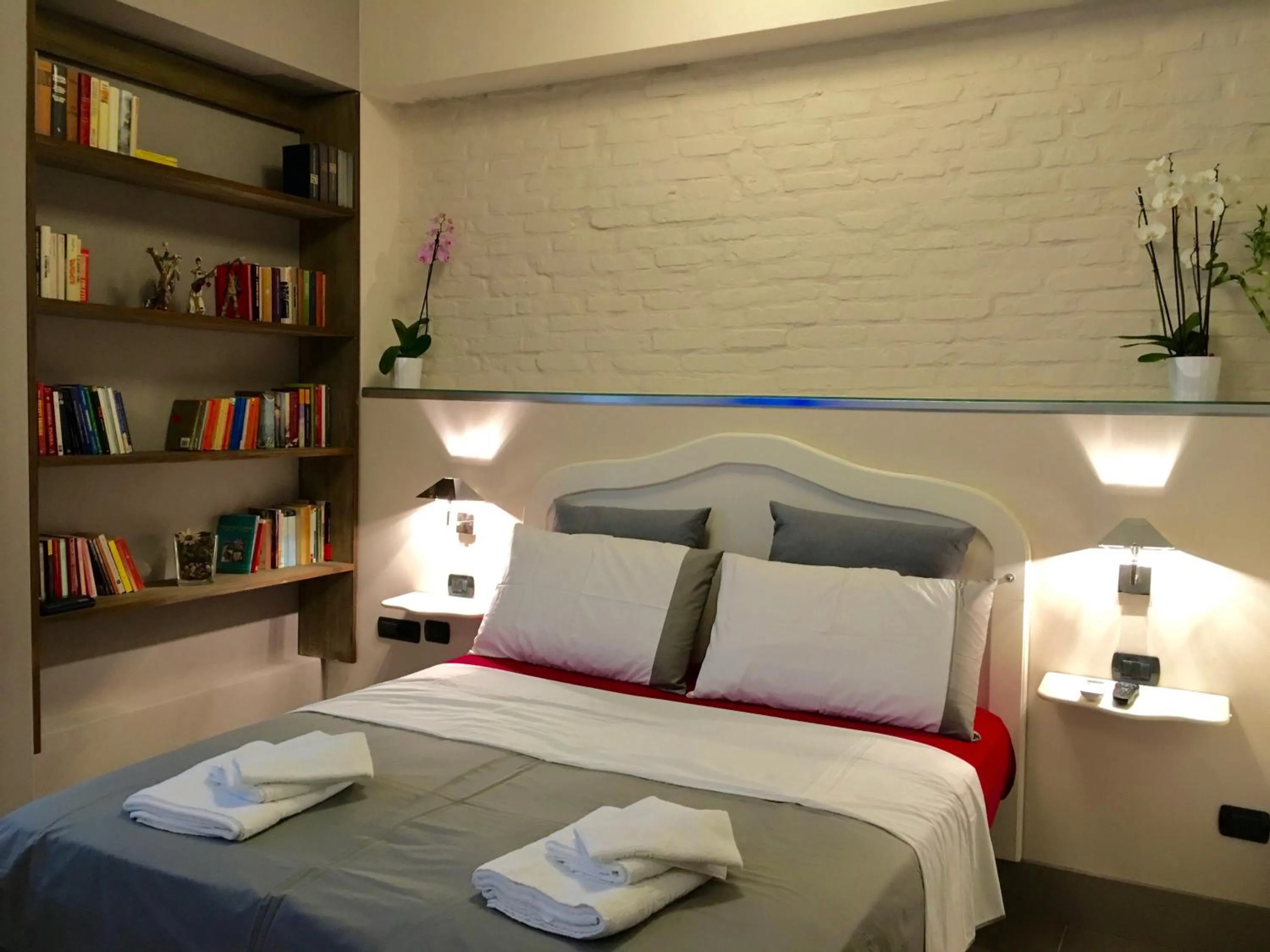 Bed in Two Sisters Suites