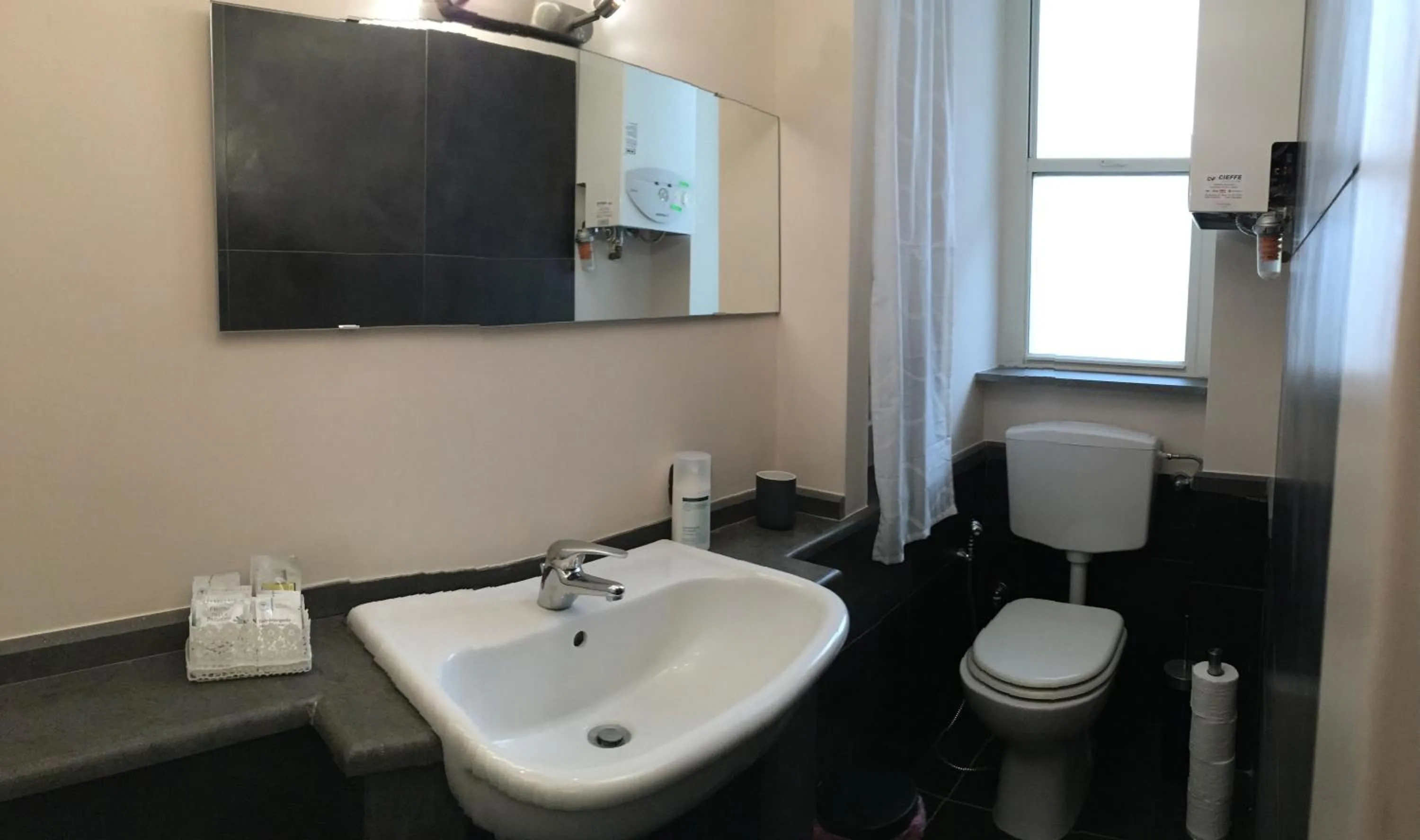 Toilet in Two Sisters Suites