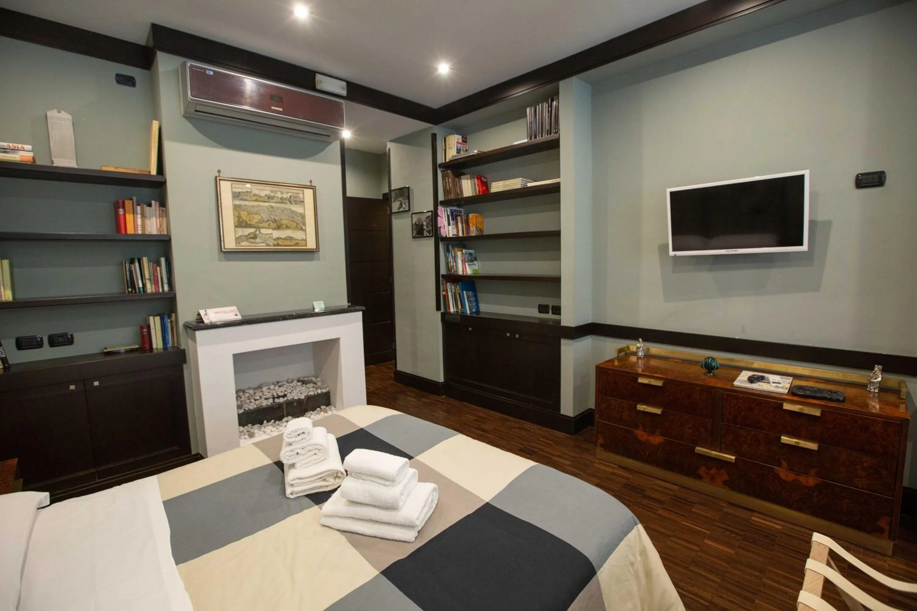 TV and multimedia in Two Sisters Suites