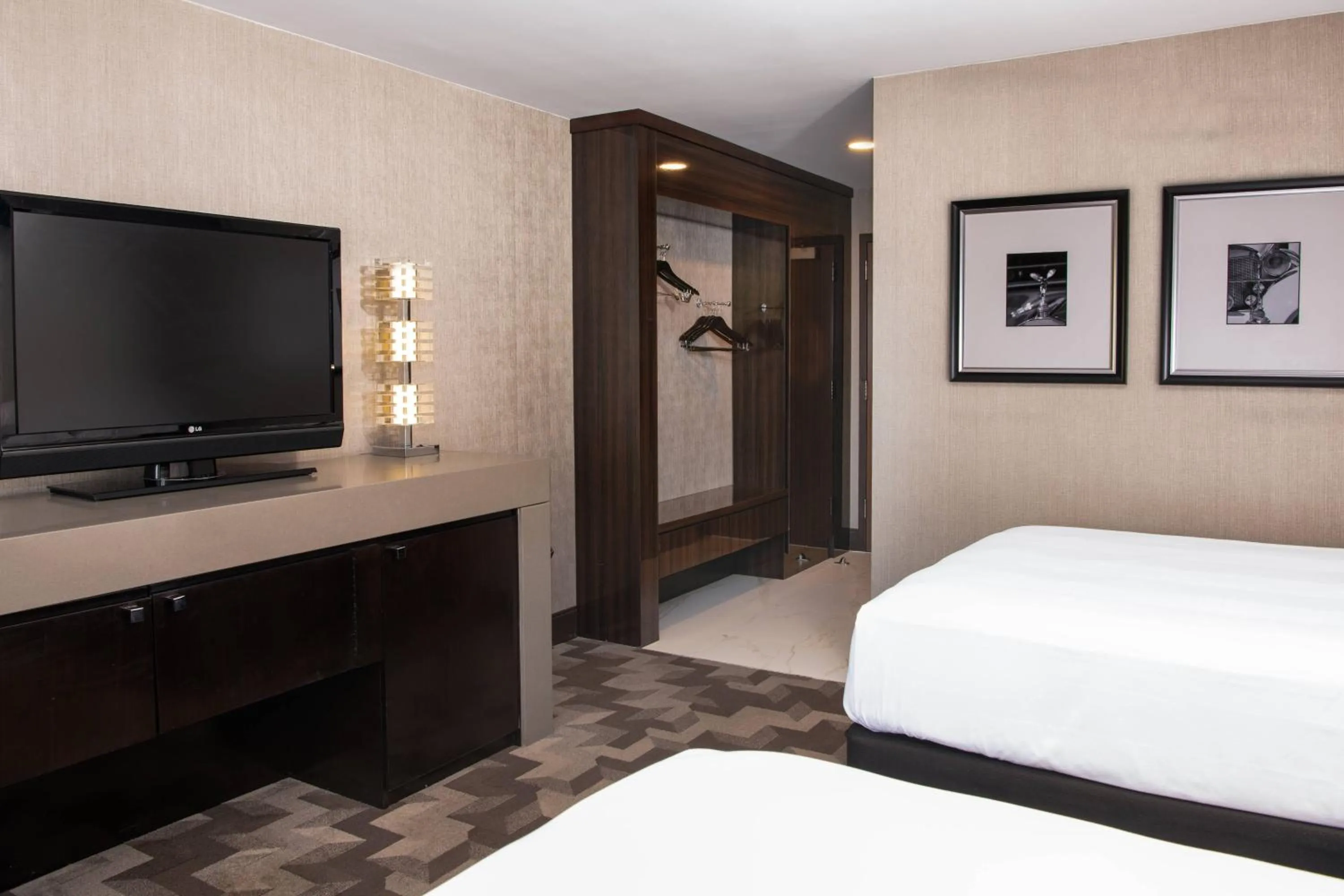 Photo of the whole room, Bed in Beverly Hills Marriott