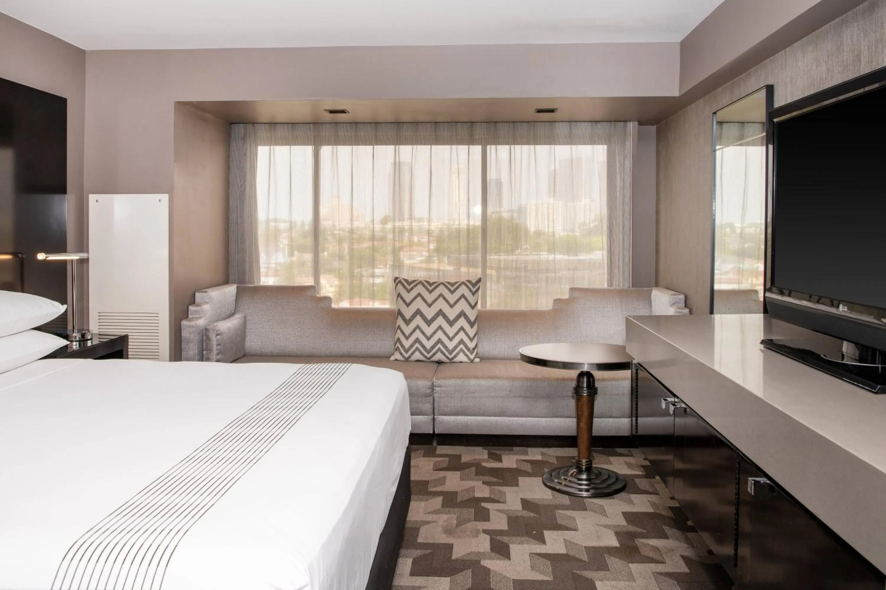 Photo of the whole room, Bed in Beverly Hills Marriott