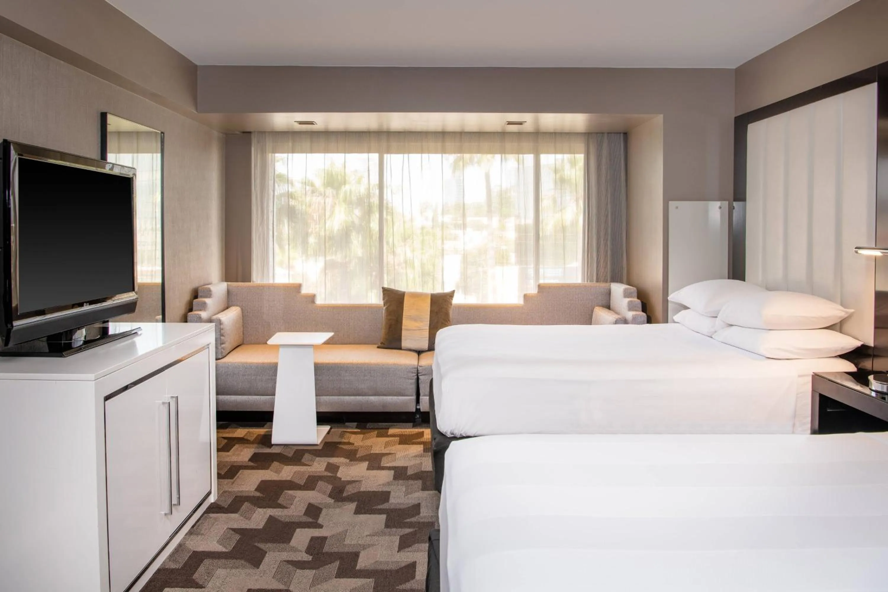 Photo of the whole room, Bed in Beverly Hills Marriott