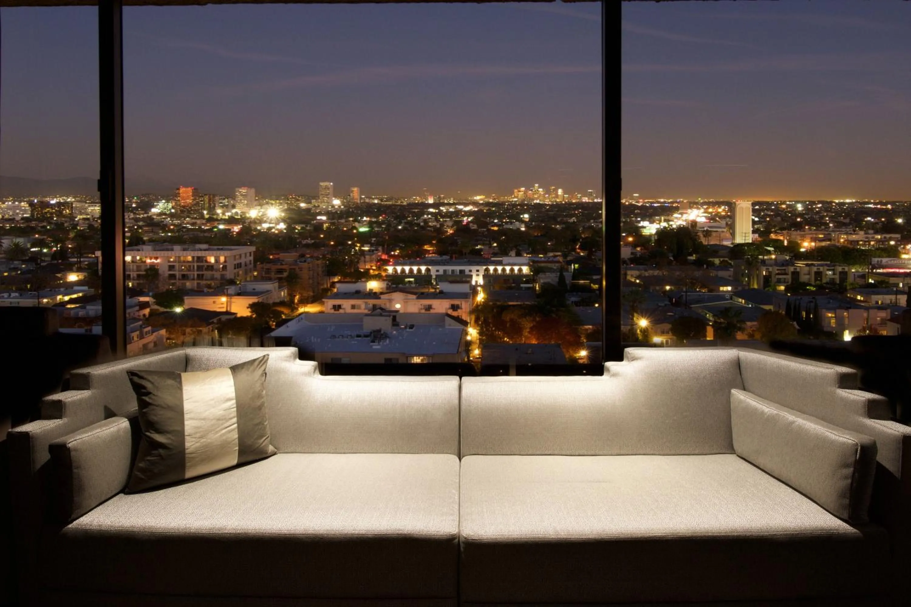 Photo of the whole room in Beverly Hills Marriott