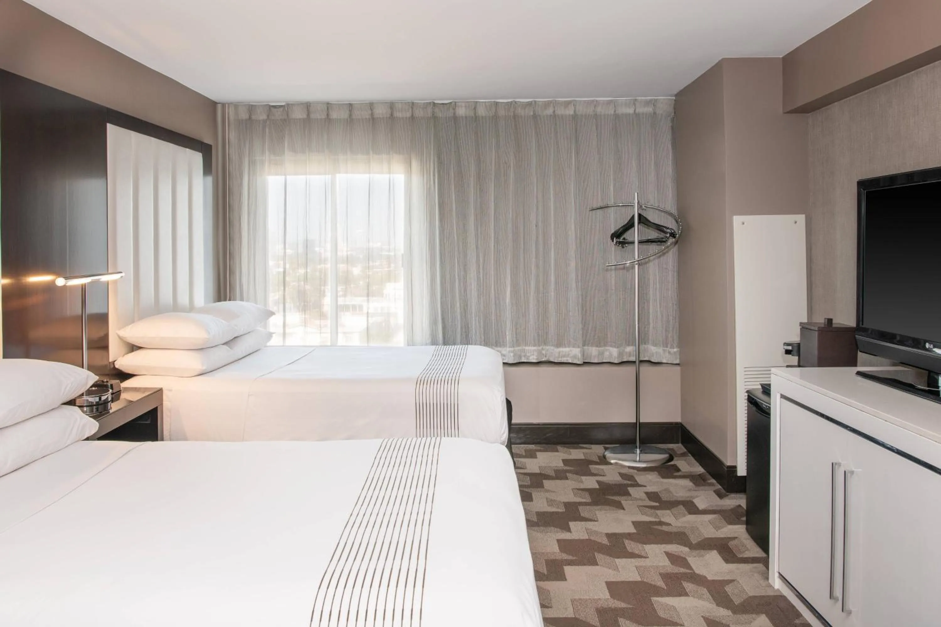 Photo of the whole room, Bed in Beverly Hills Marriott