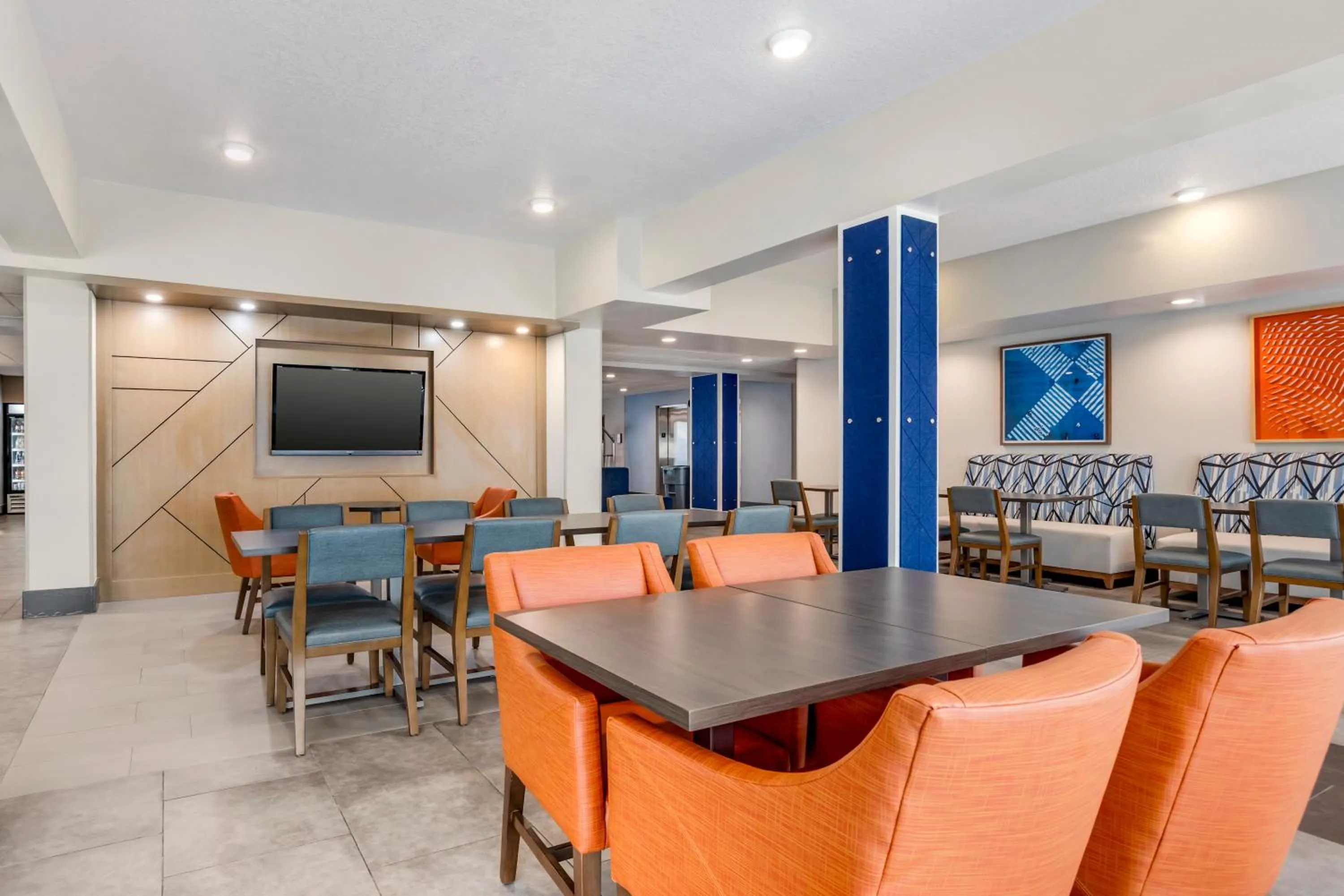 Breakfast in Holiday Inn Express & Suites Nashville Southeast - Antioch by IHG