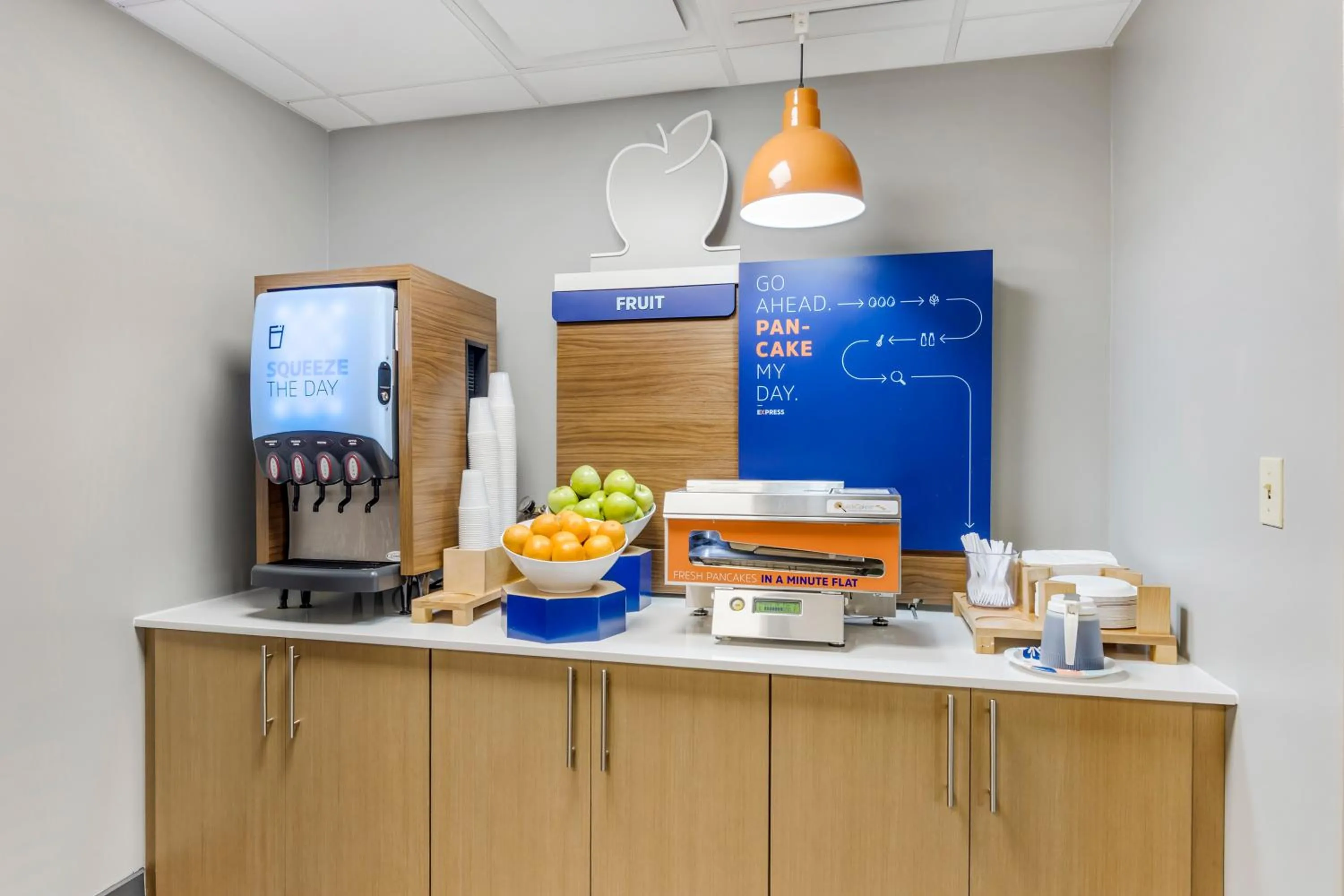 Breakfast in Holiday Inn Express & Suites Nashville Southeast - Antioch by IHG