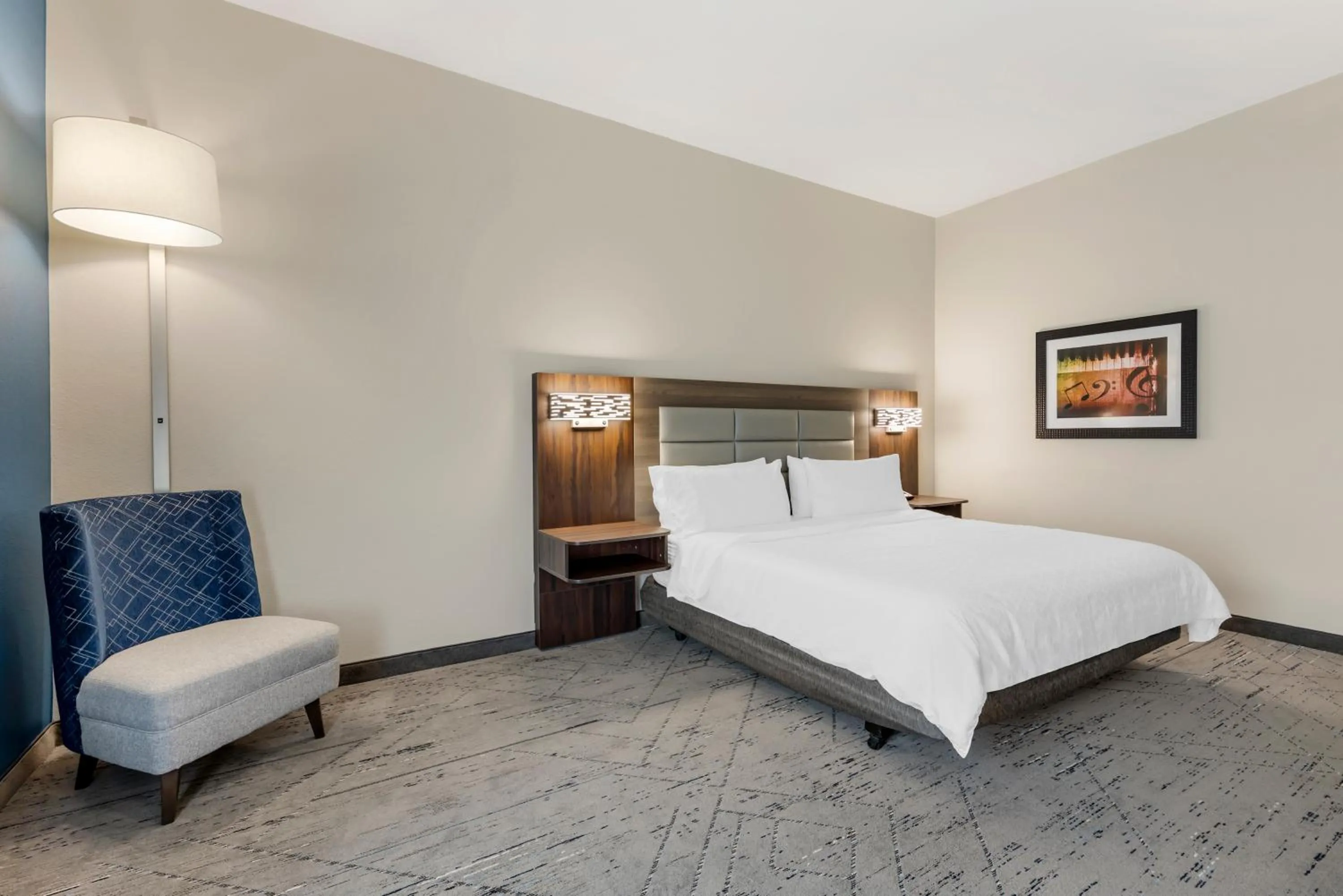 Bed in Holiday Inn Express & Suites Nashville Southeast - Antioch by IHG