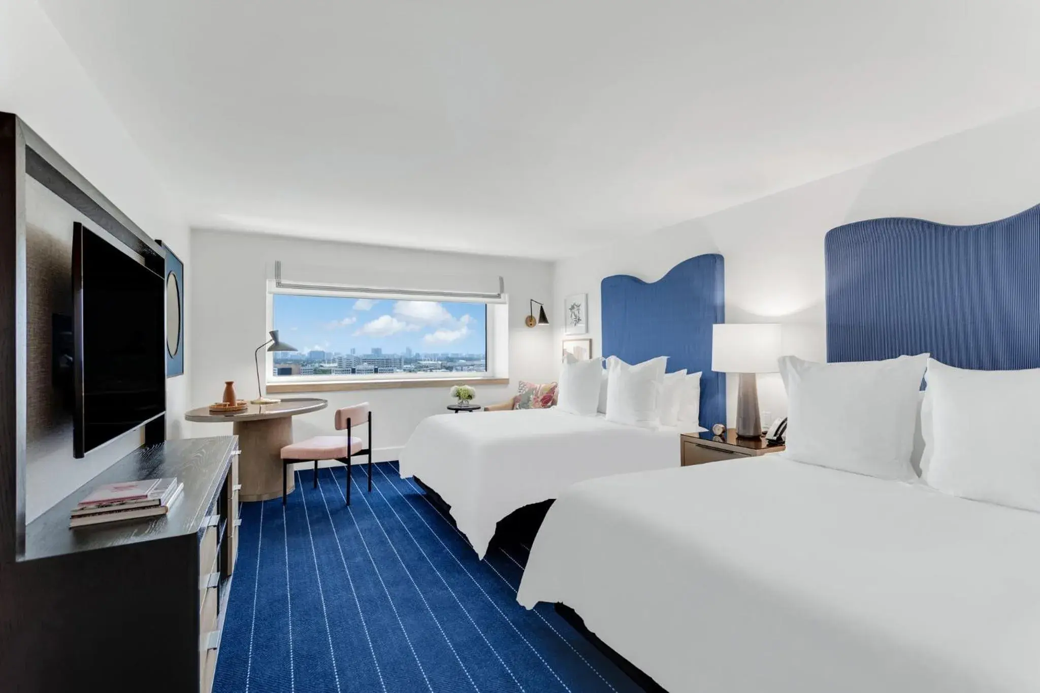 Classic Queen Room with Two Queen Beds and Bay View in InterContinental Miami by IHG Classic Queen Room with Two Queen Beds and Bay View in InterContinental Miami by IHG
