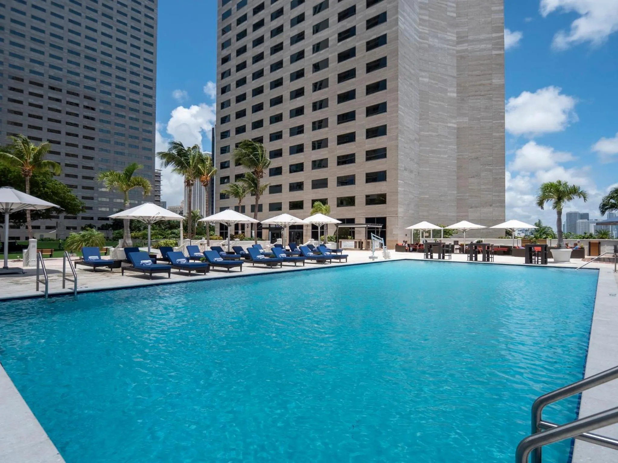 Swimming pool in InterContinental Miami by IHG