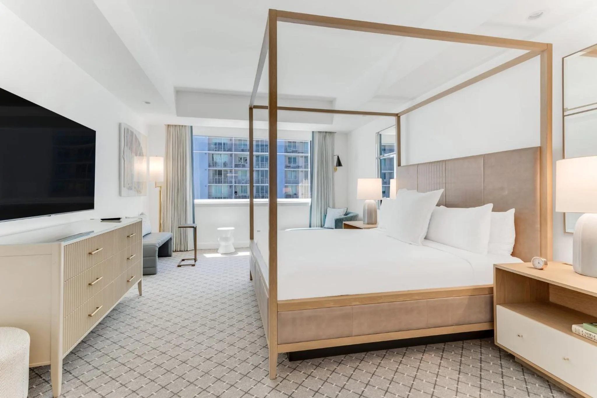 Photo of the whole room, Bed in InterContinental Miami by IHG