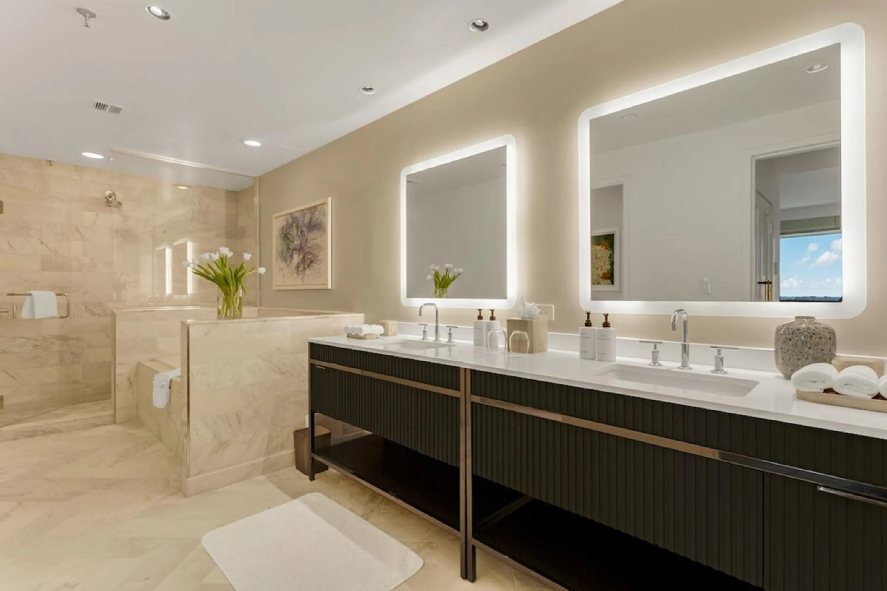 Photo of the whole room in InterContinental Miami by IHG