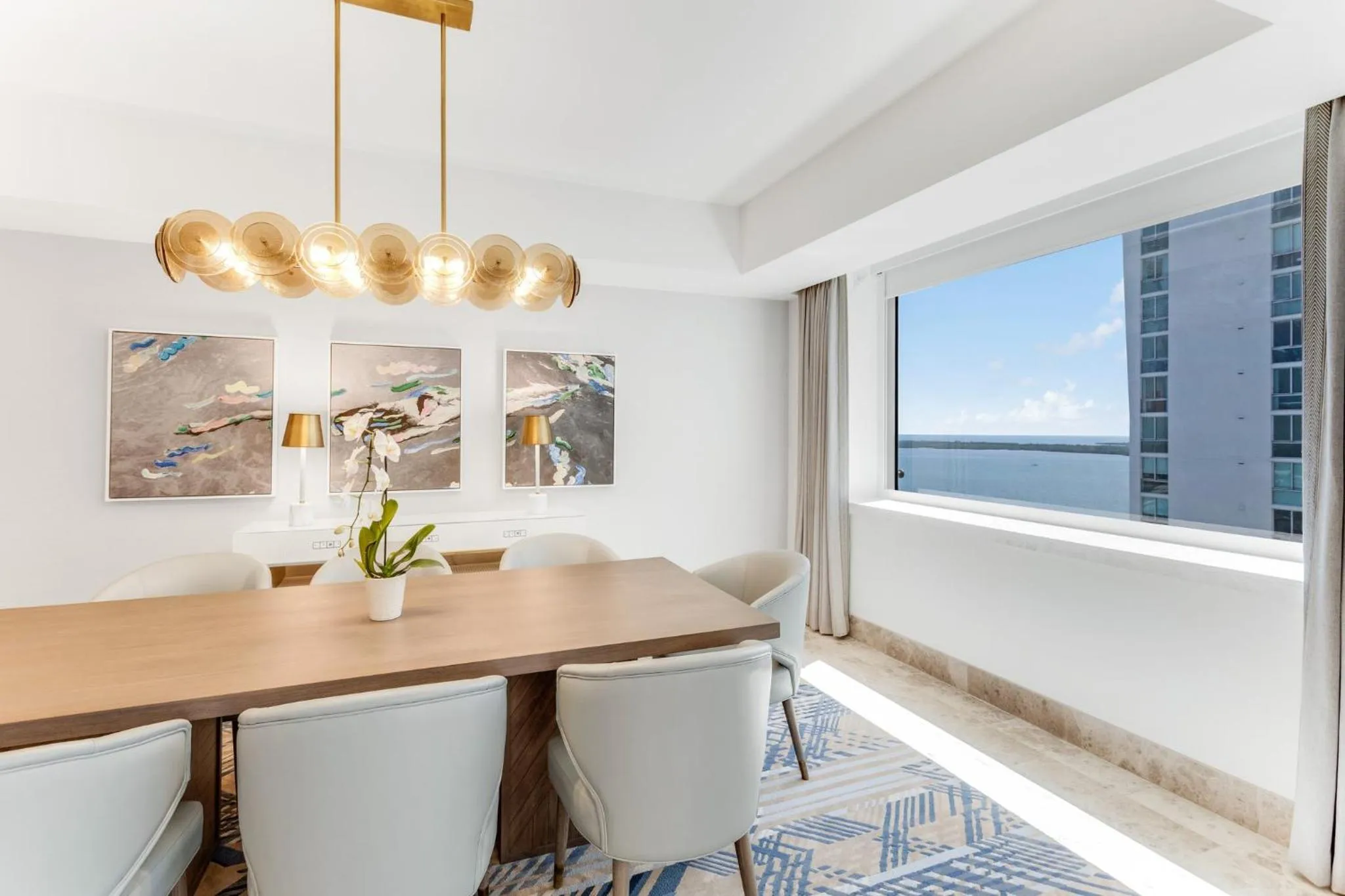 Photo of the whole room in InterContinental Miami by IHG