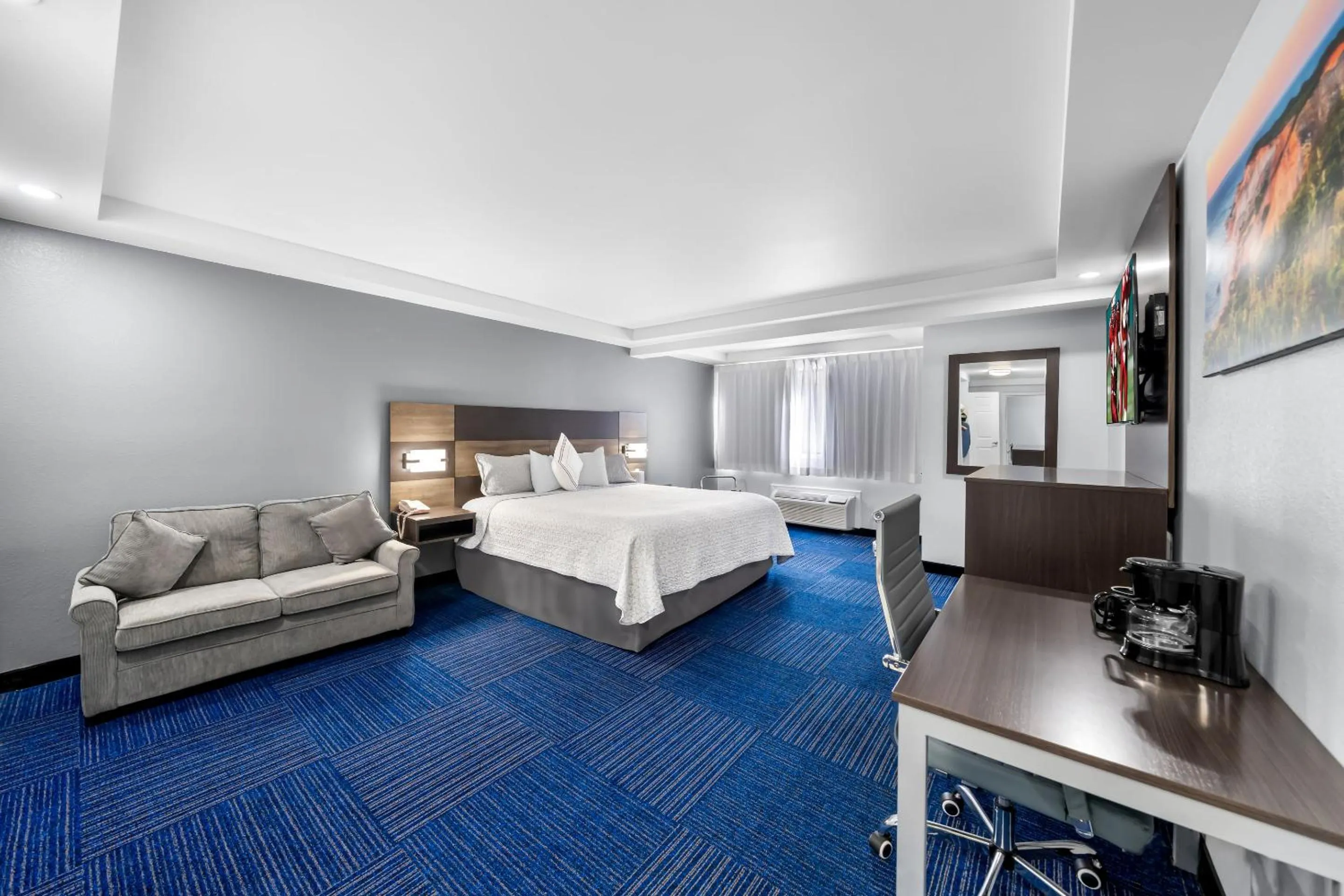 Photo of the whole room, Bed in Admiralty Inn & Suites - a Red Collection Hotel