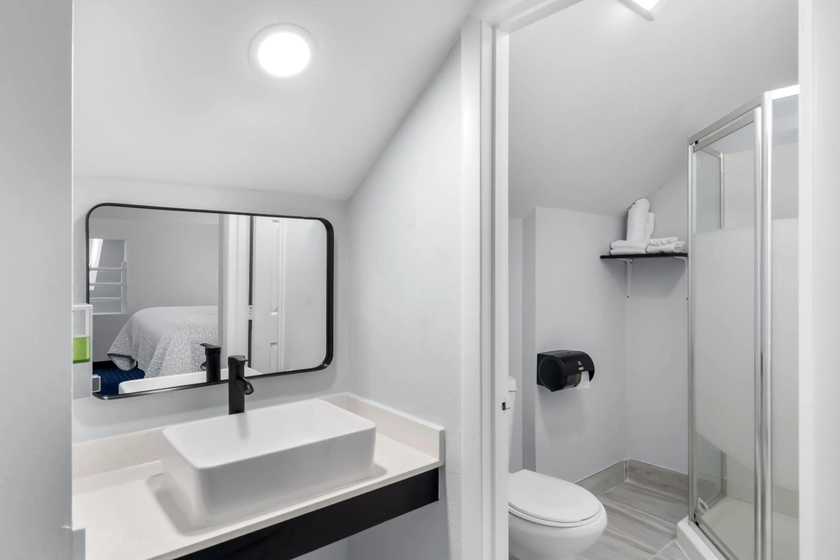 Bathroom in Admiralty Inn & Suites - a Red Collection Hotel