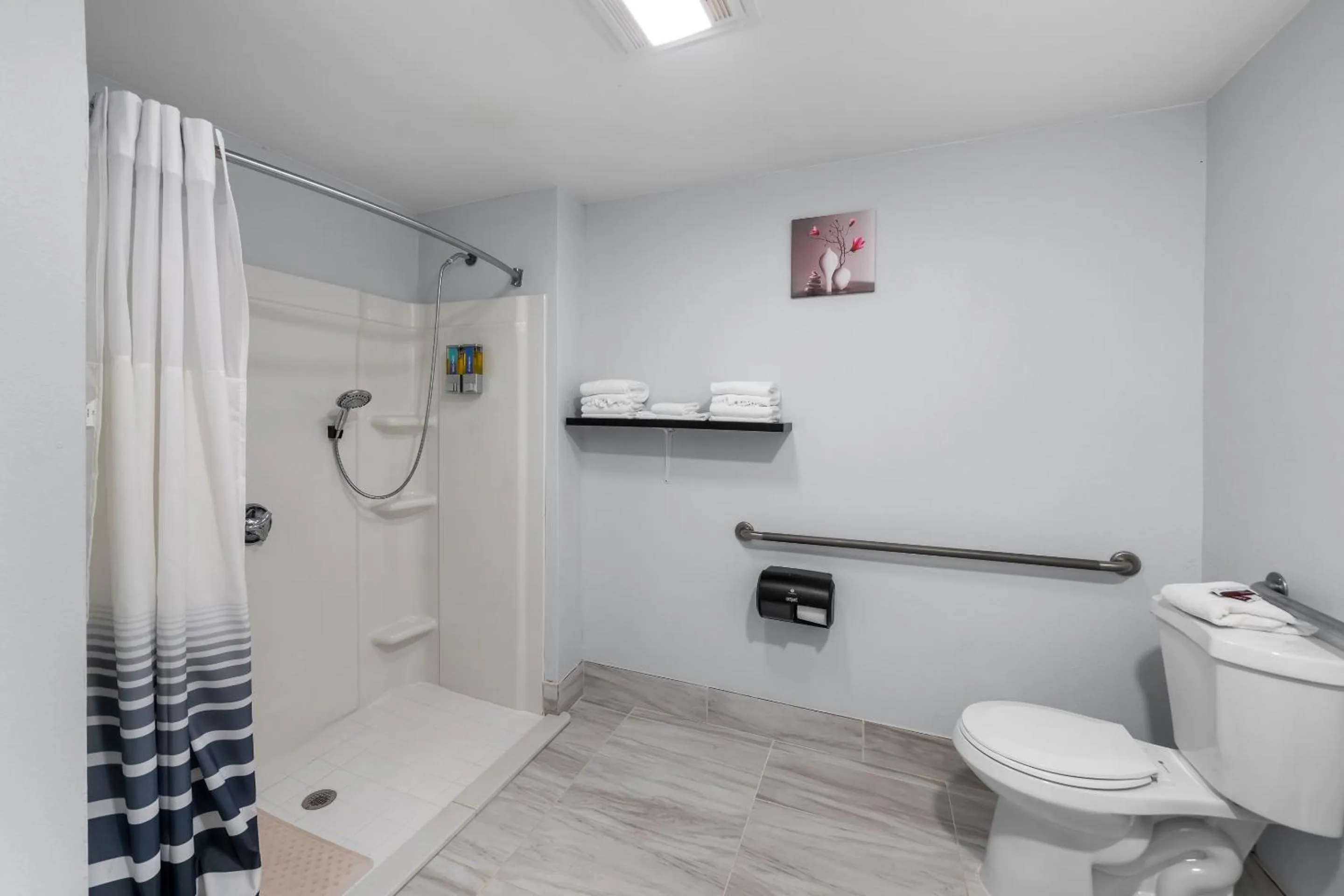 Bathroom in Admiralty Inn & Suites - a Red Collection Hotel