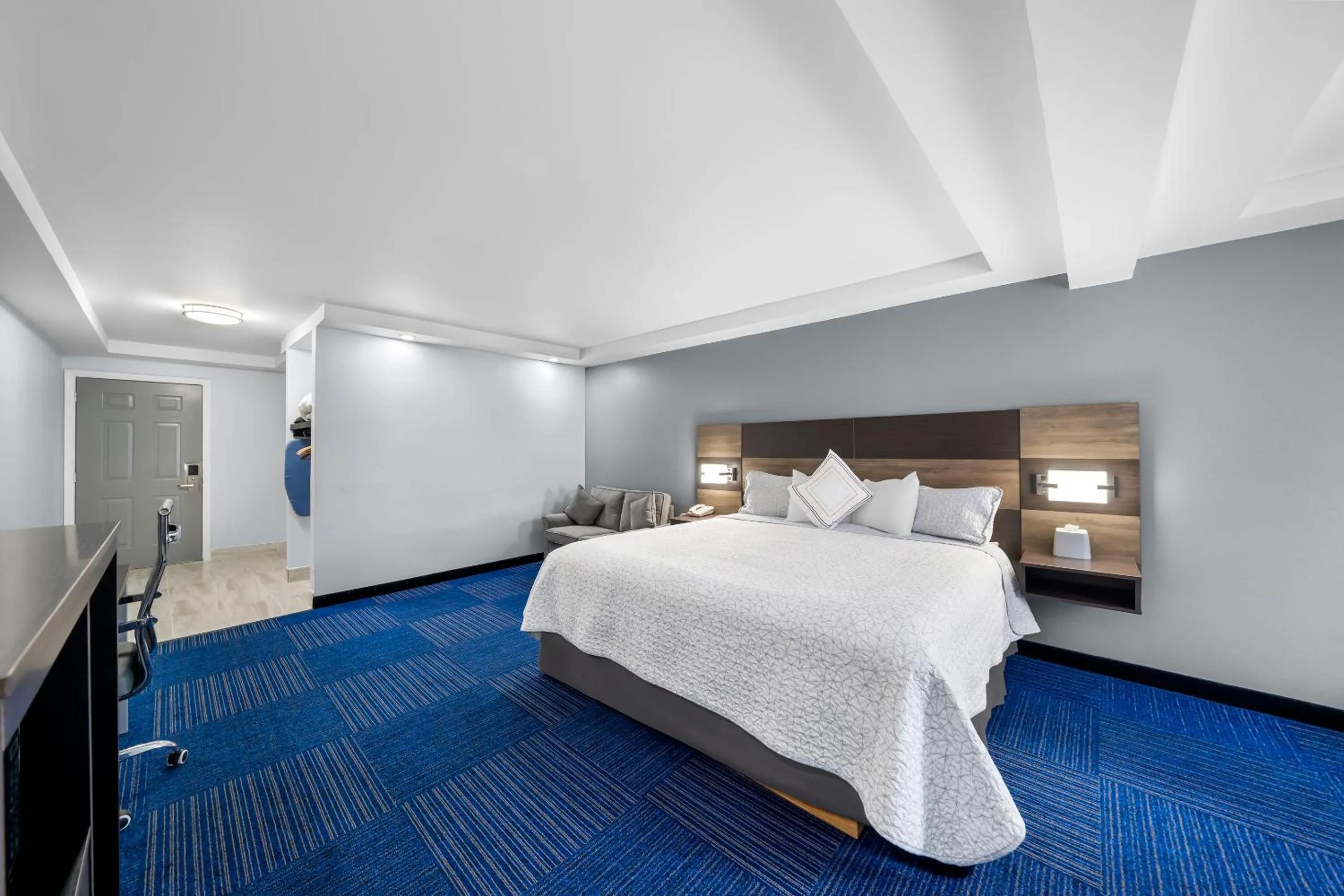 Photo of the whole room, Bed in Admiralty Inn & Suites - a Red Collection Hotel