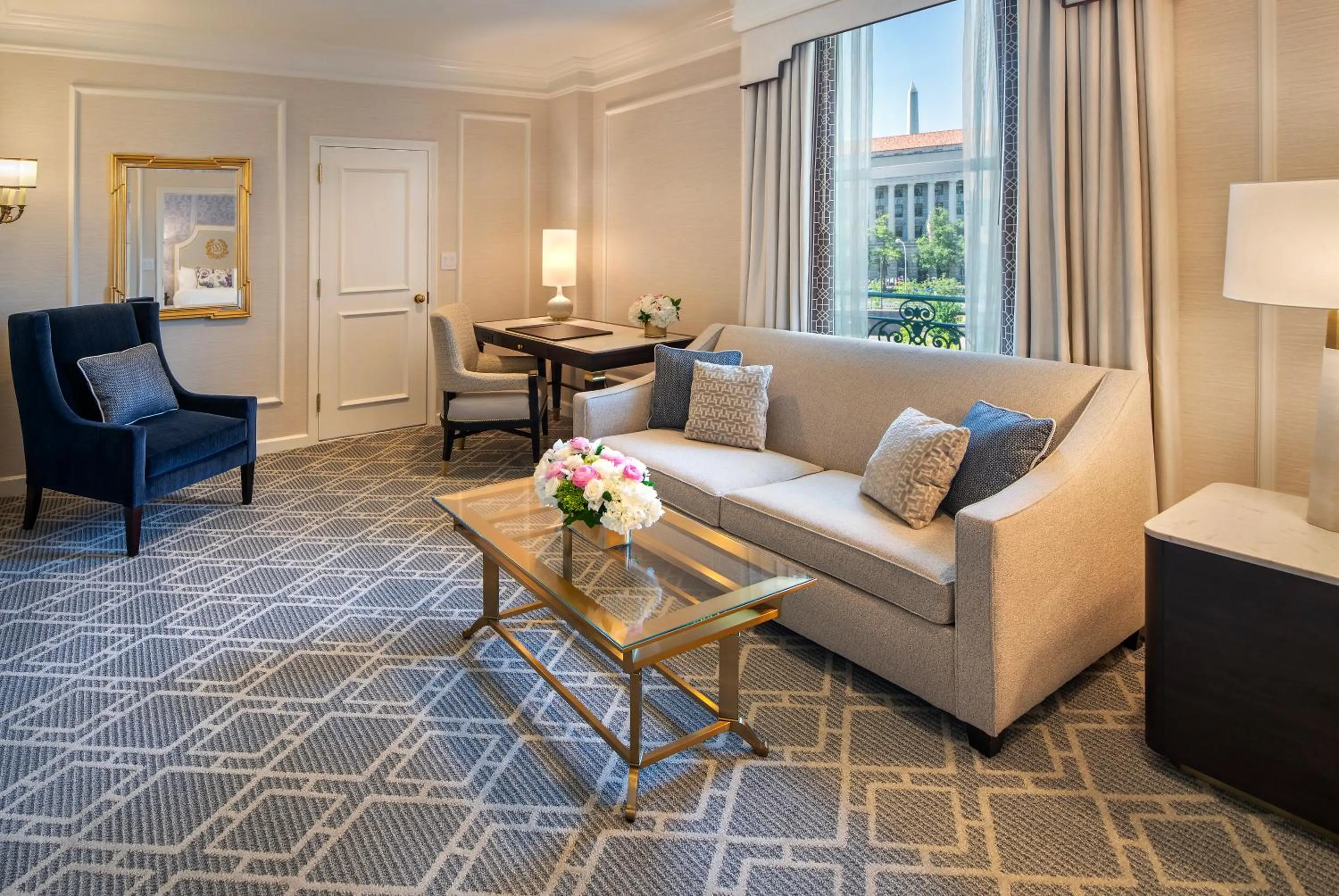 Living room in Willard InterContinental Washington by IHG