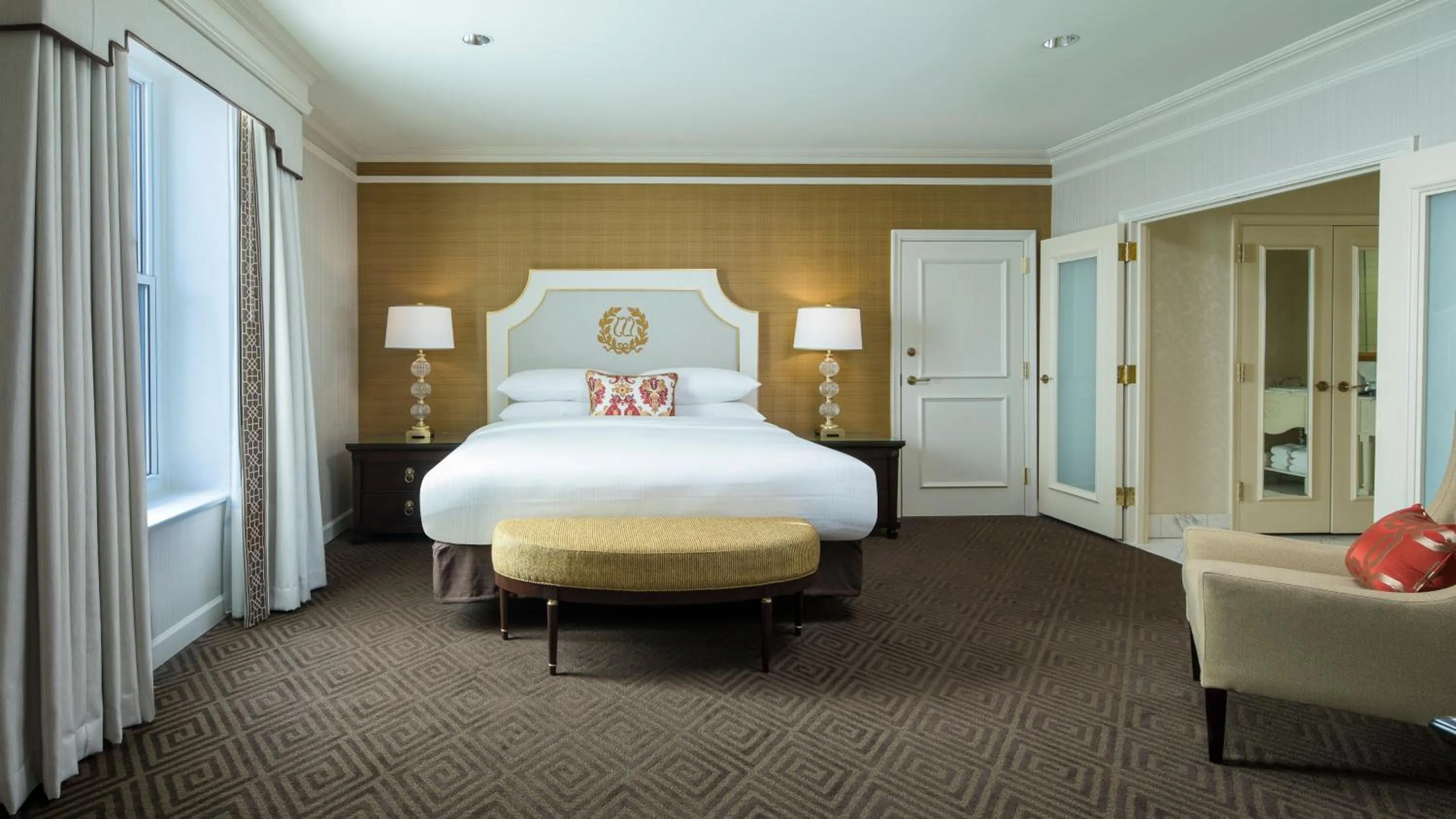 Photo of the whole room, Bed in Willard InterContinental Washington by IHG
