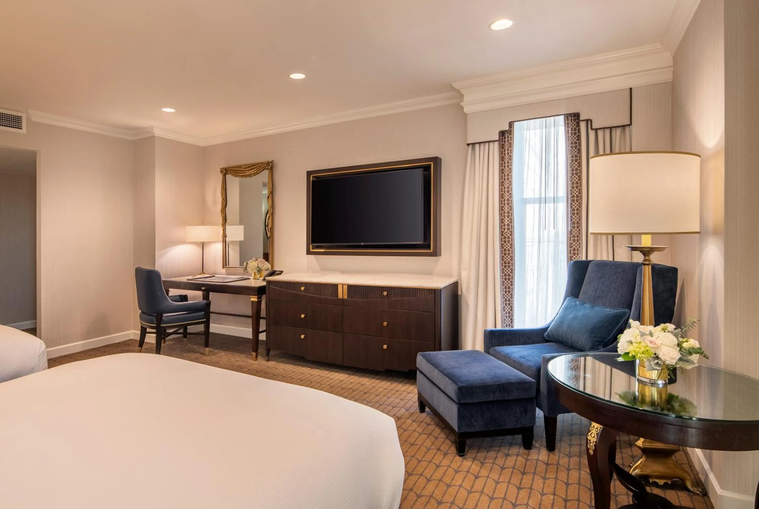 Bedroom, Bed in Willard InterContinental Washington by IHG