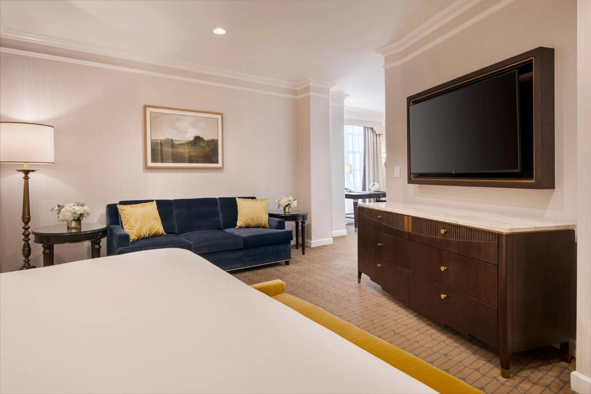 Photo of the whole room, Bed in Willard InterContinental Washington by IHG