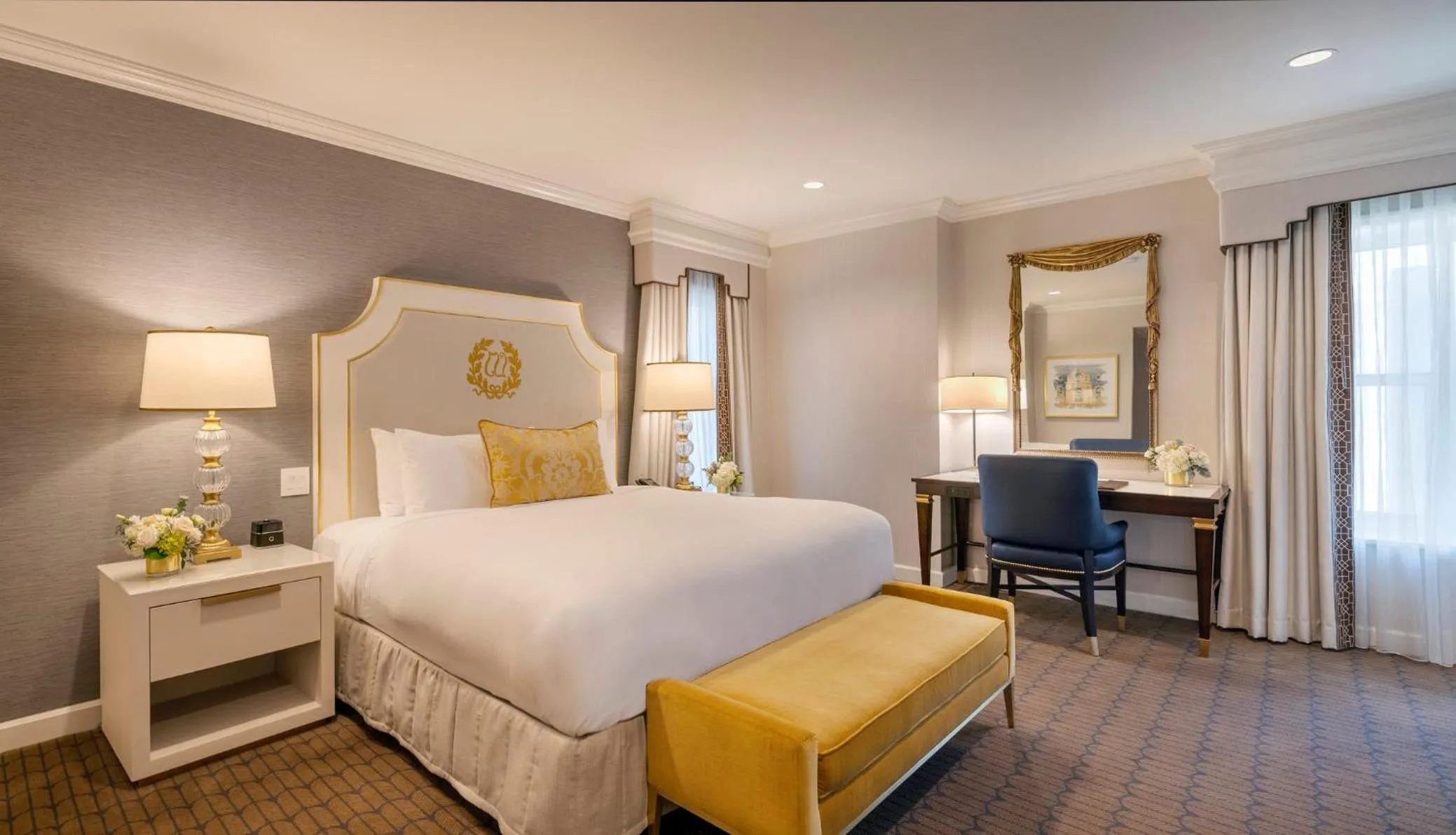 Photo of the whole room, Bed in Willard InterContinental Washington by IHG