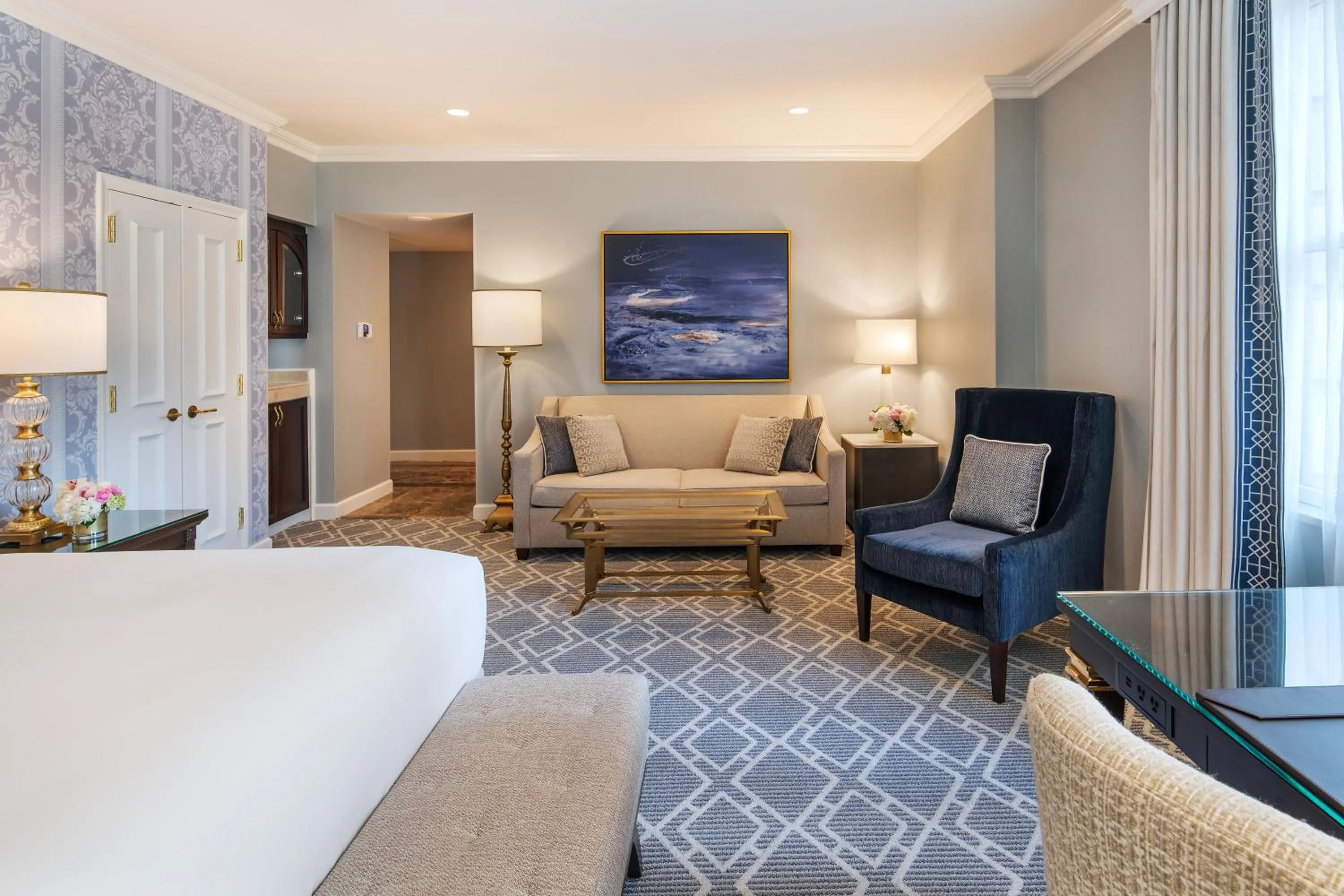 Bed in Willard InterContinental Washington by IHG