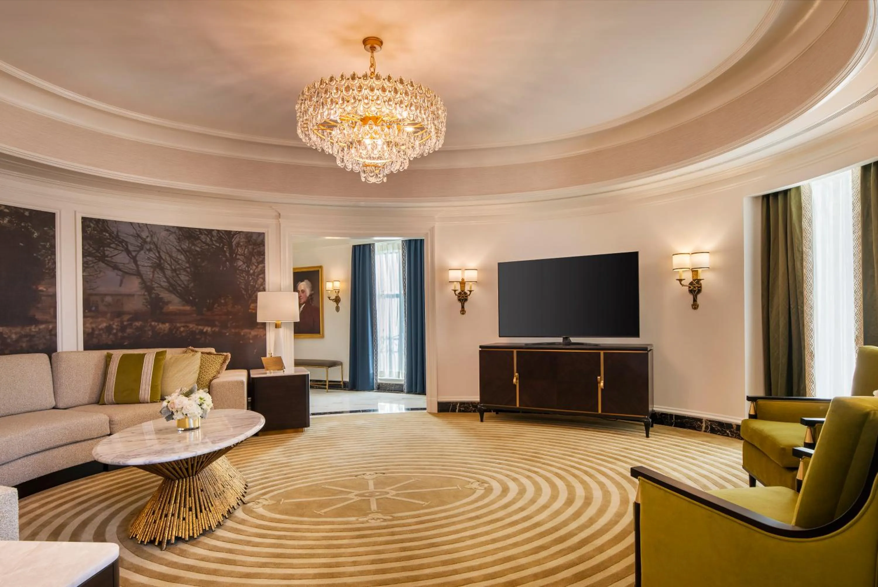 Living room in Willard InterContinental Washington by IHG