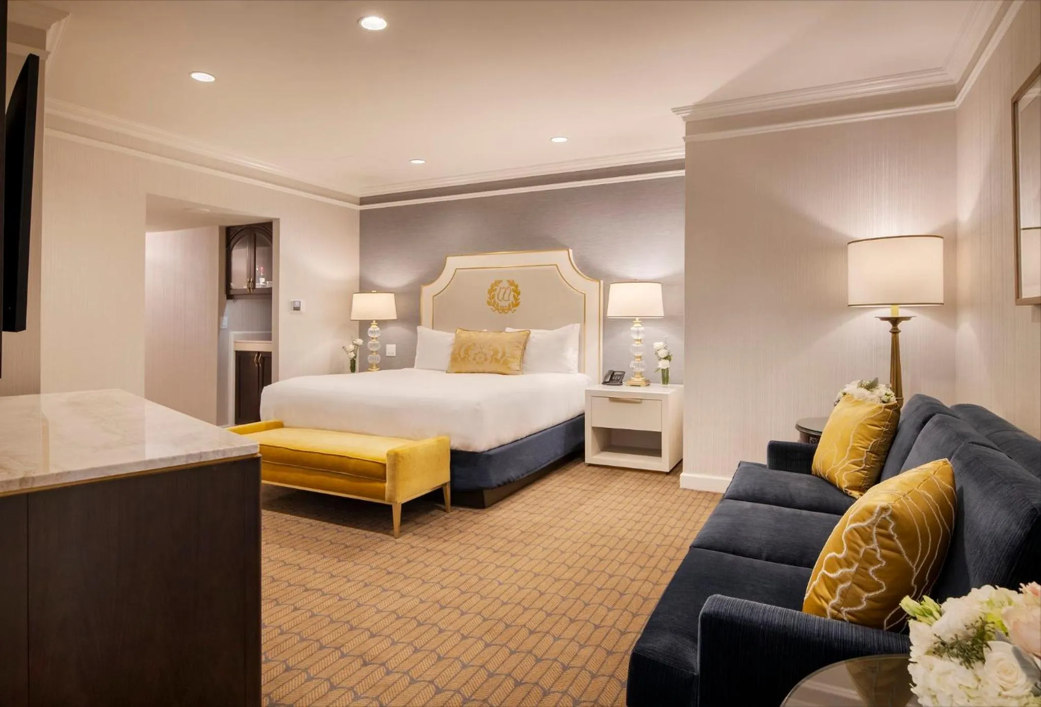 Photo of the whole room, Bed in Willard InterContinental Washington by IHG