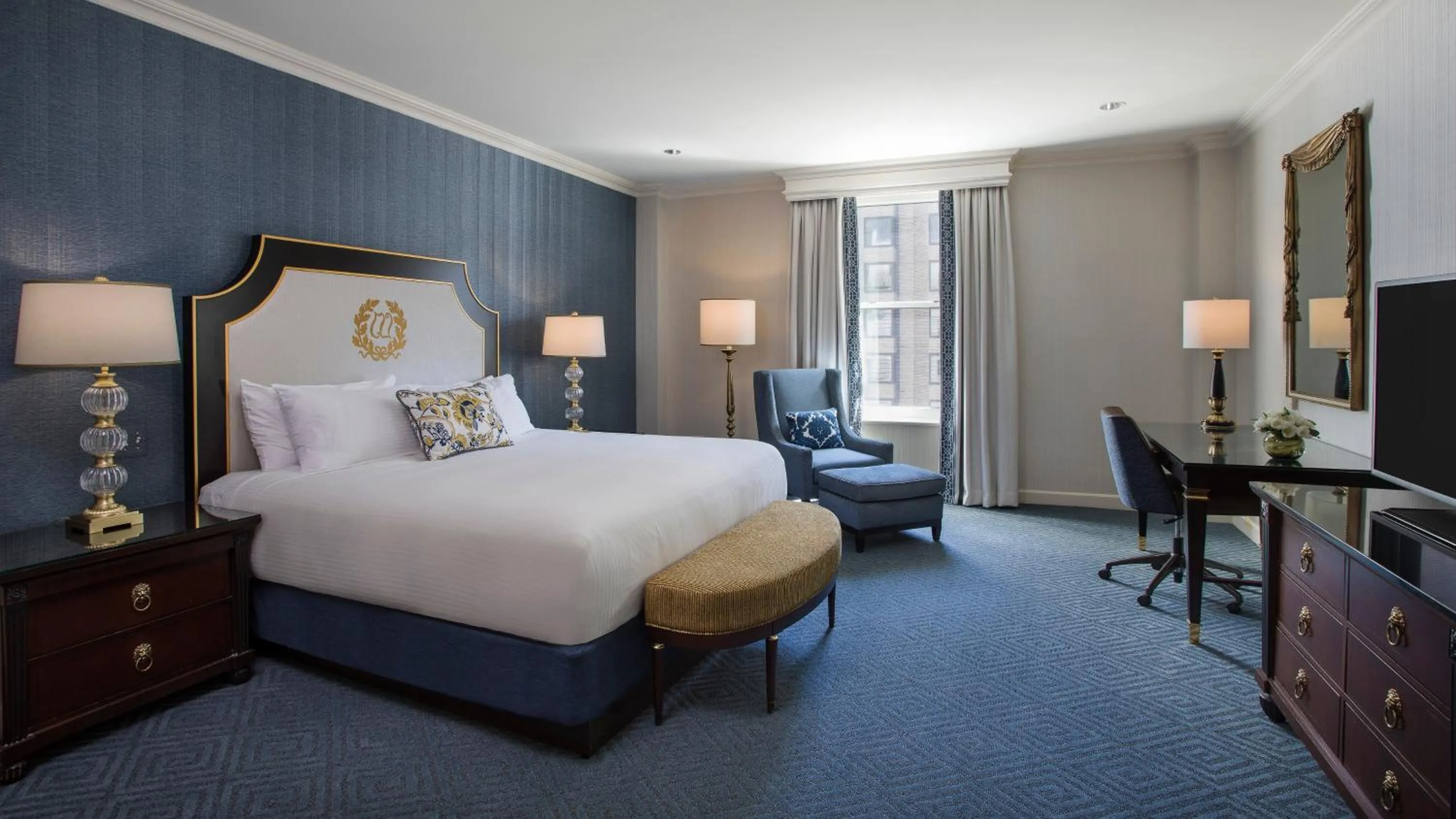 Photo of the whole room, Bed in Willard InterContinental Washington by IHG