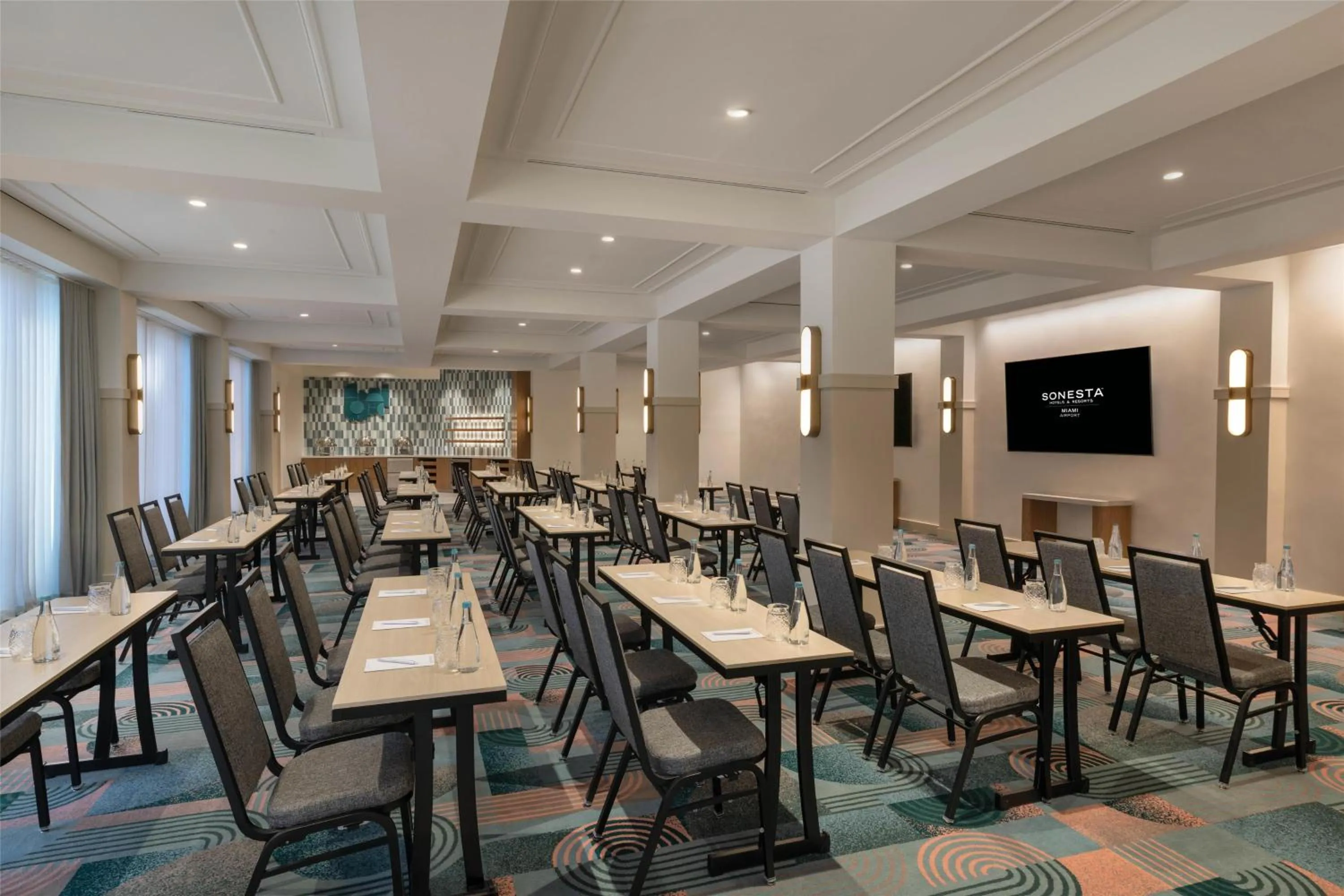 Bedroom in Sonesta Miami Airport