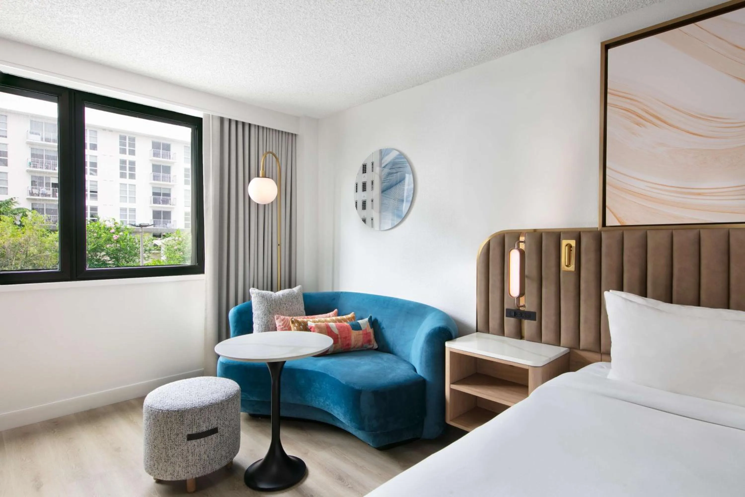 Bedroom, Bed in Sonesta Miami Airport