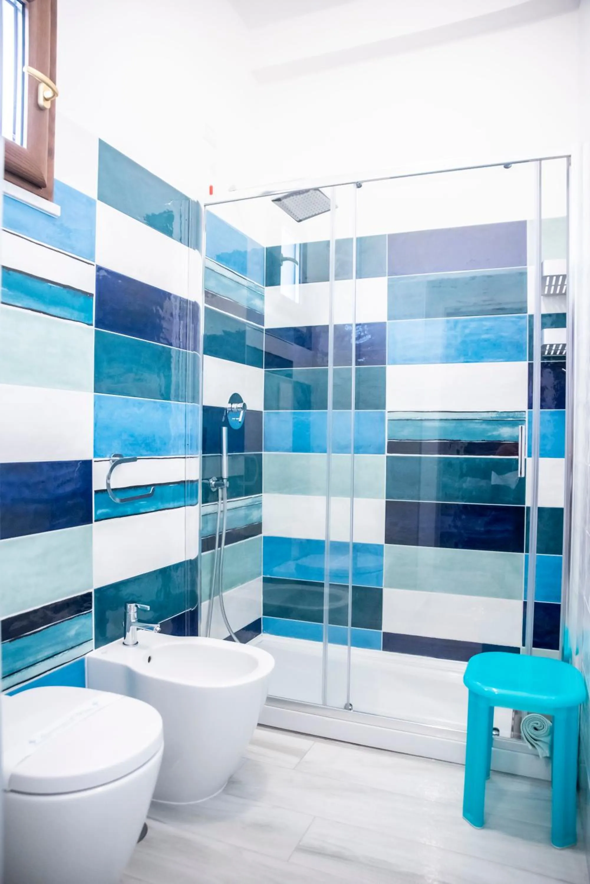Shower in Belvedere Hotel-B&B