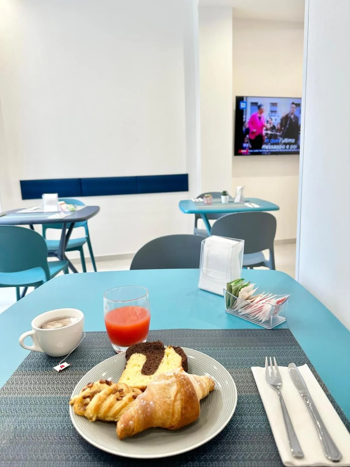 Breakfast in Belvedere Hotel-B&B