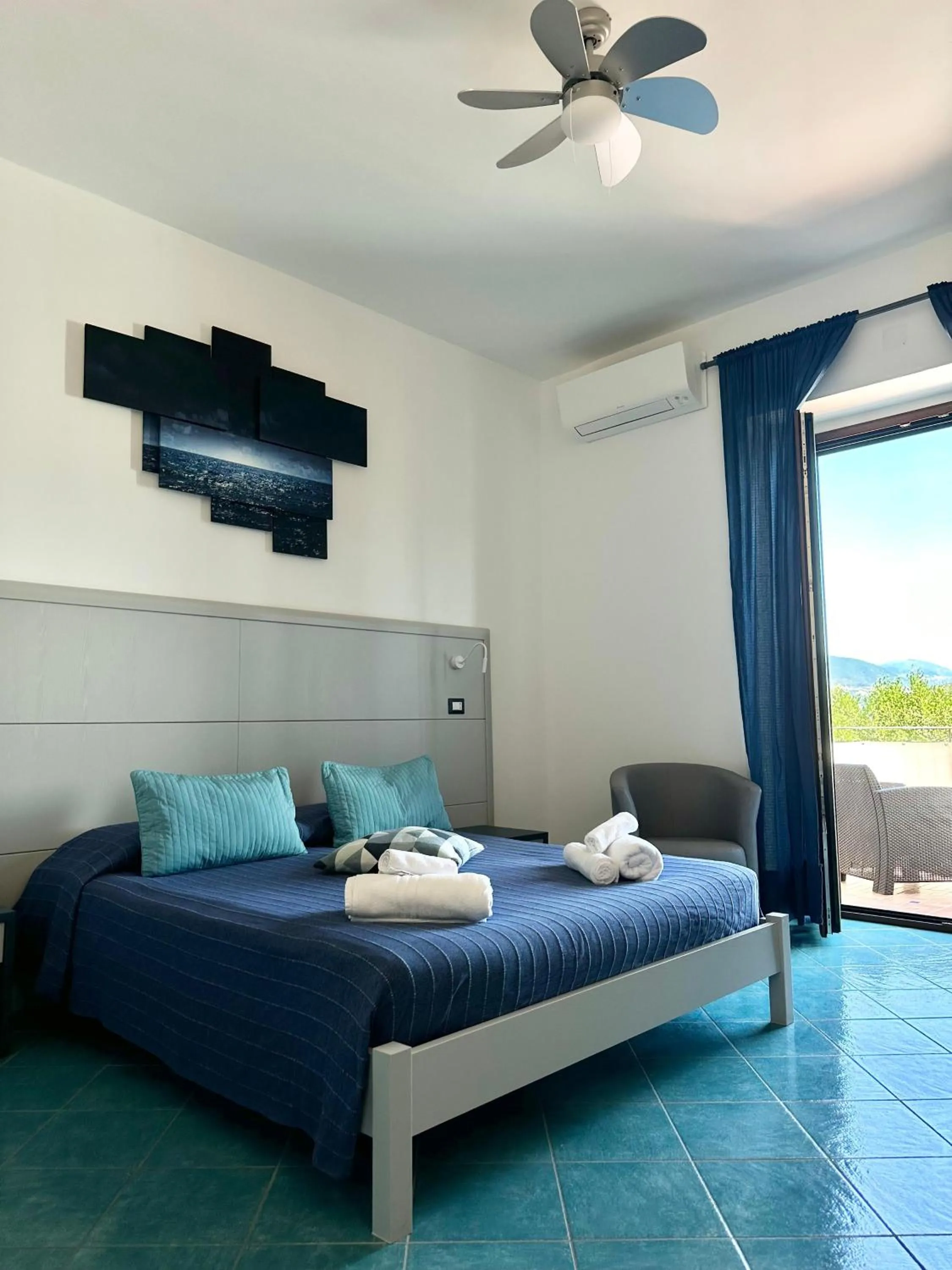 Bed in Belvedere Hotel-B&B