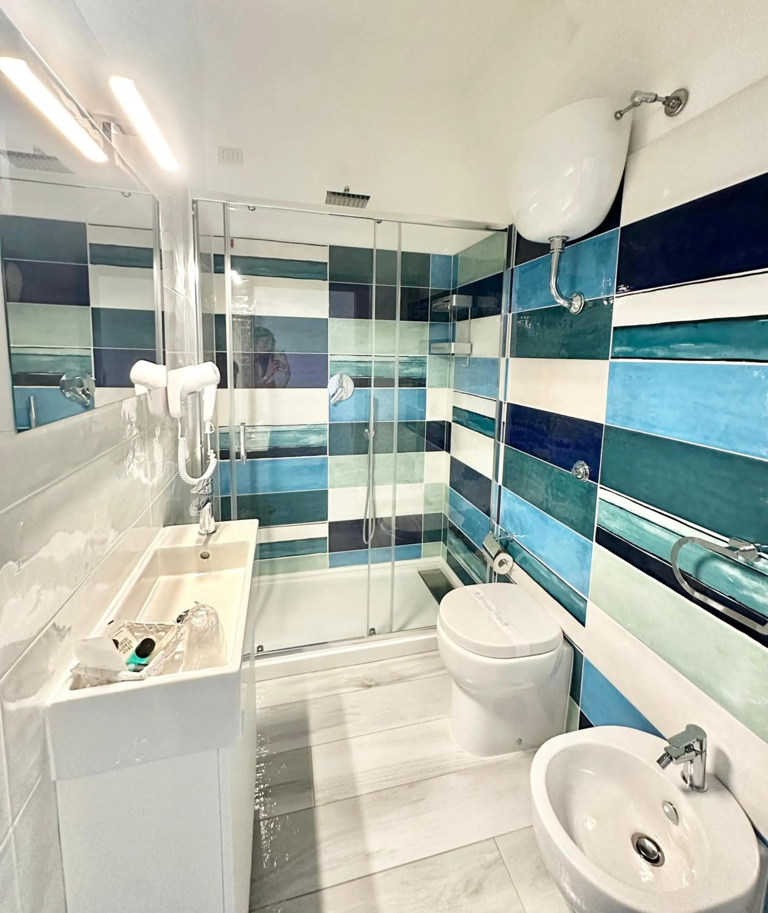 Shower in Belvedere Hotel-B&B