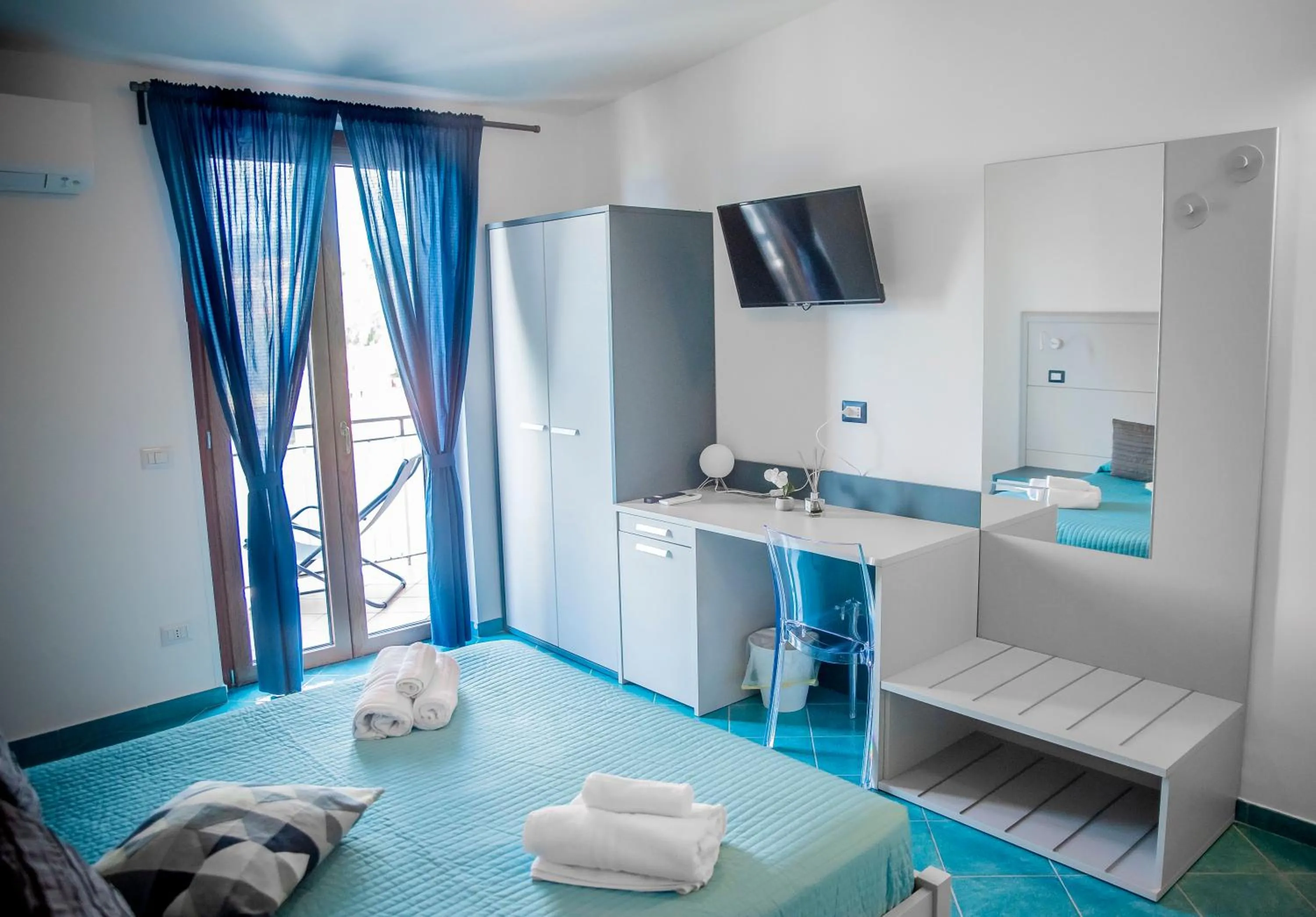 Photo of the whole room, Bed in Belvedere Hotel-B&B