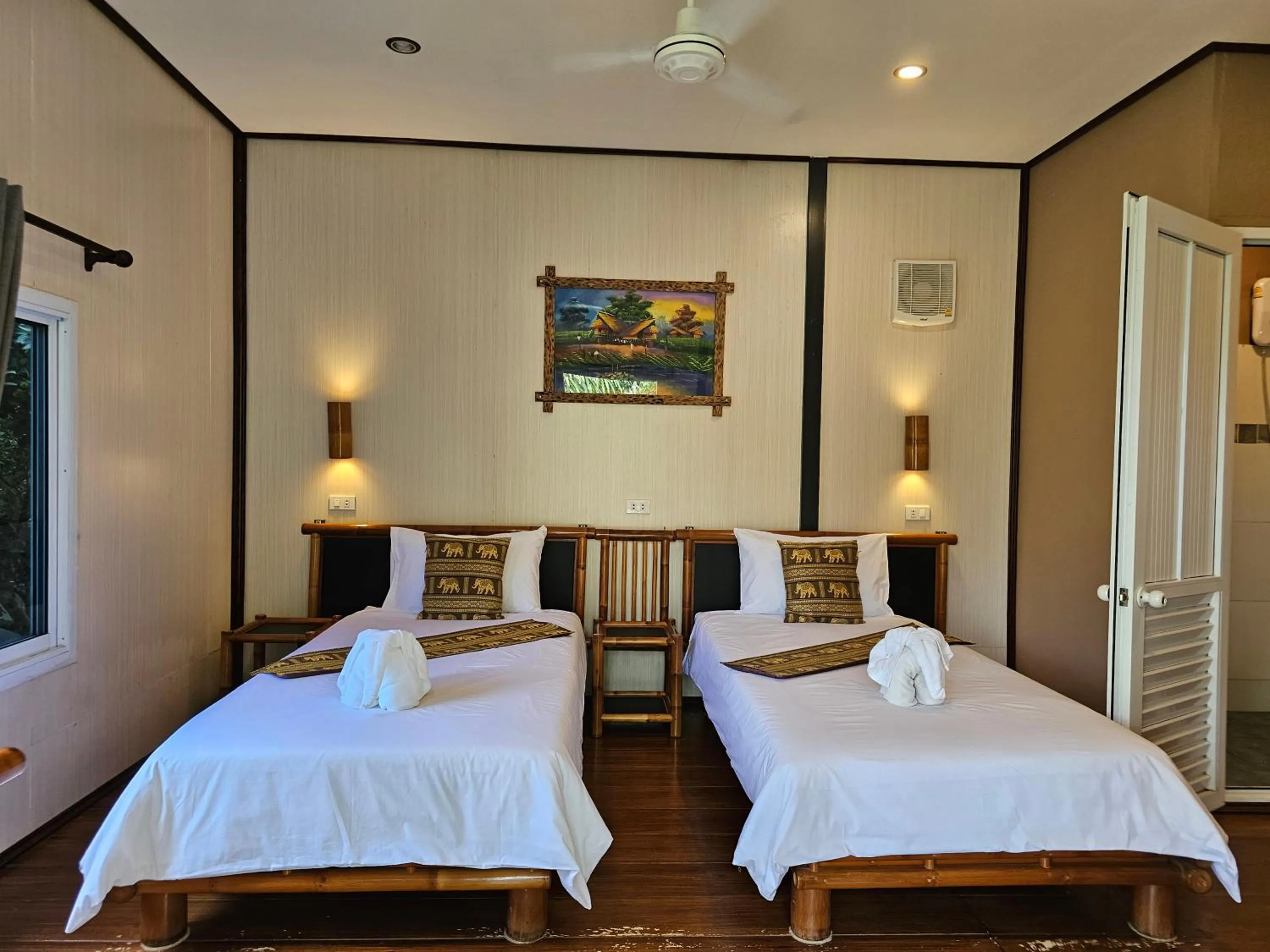 Photo of the whole room, Bed in Bearlinbungalow