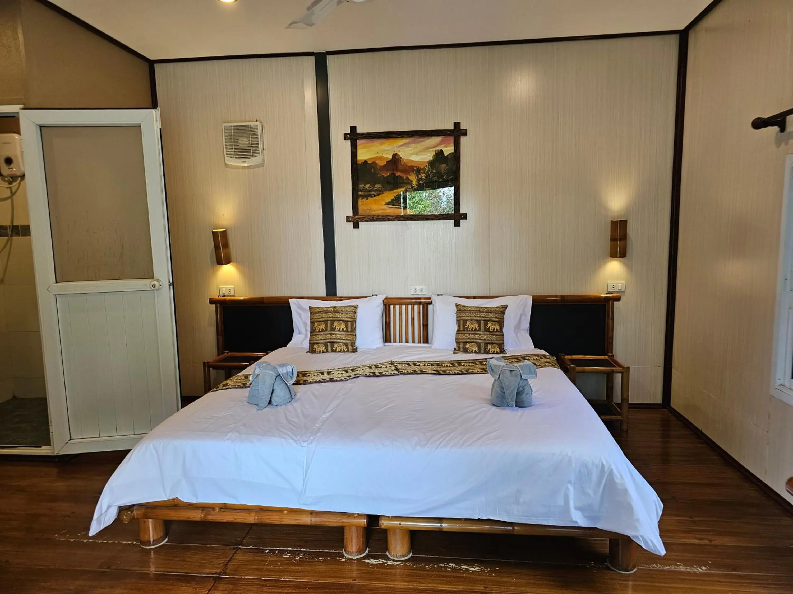 Photo of the whole room, Bed in Bearlinbungalow