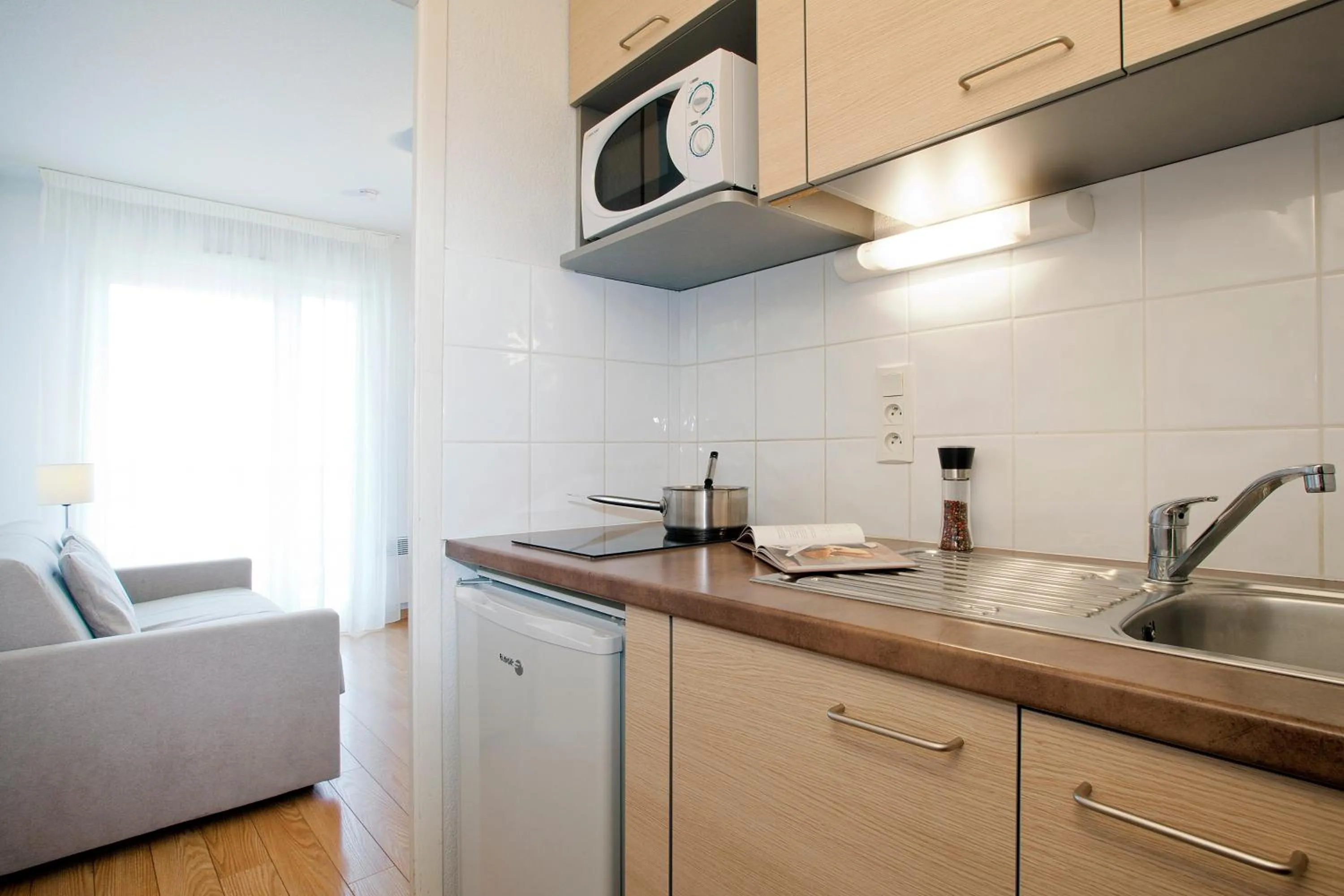 Kitchen or kitchenette in Séjours & Affaires Genève Gex Les Rives Du Léman