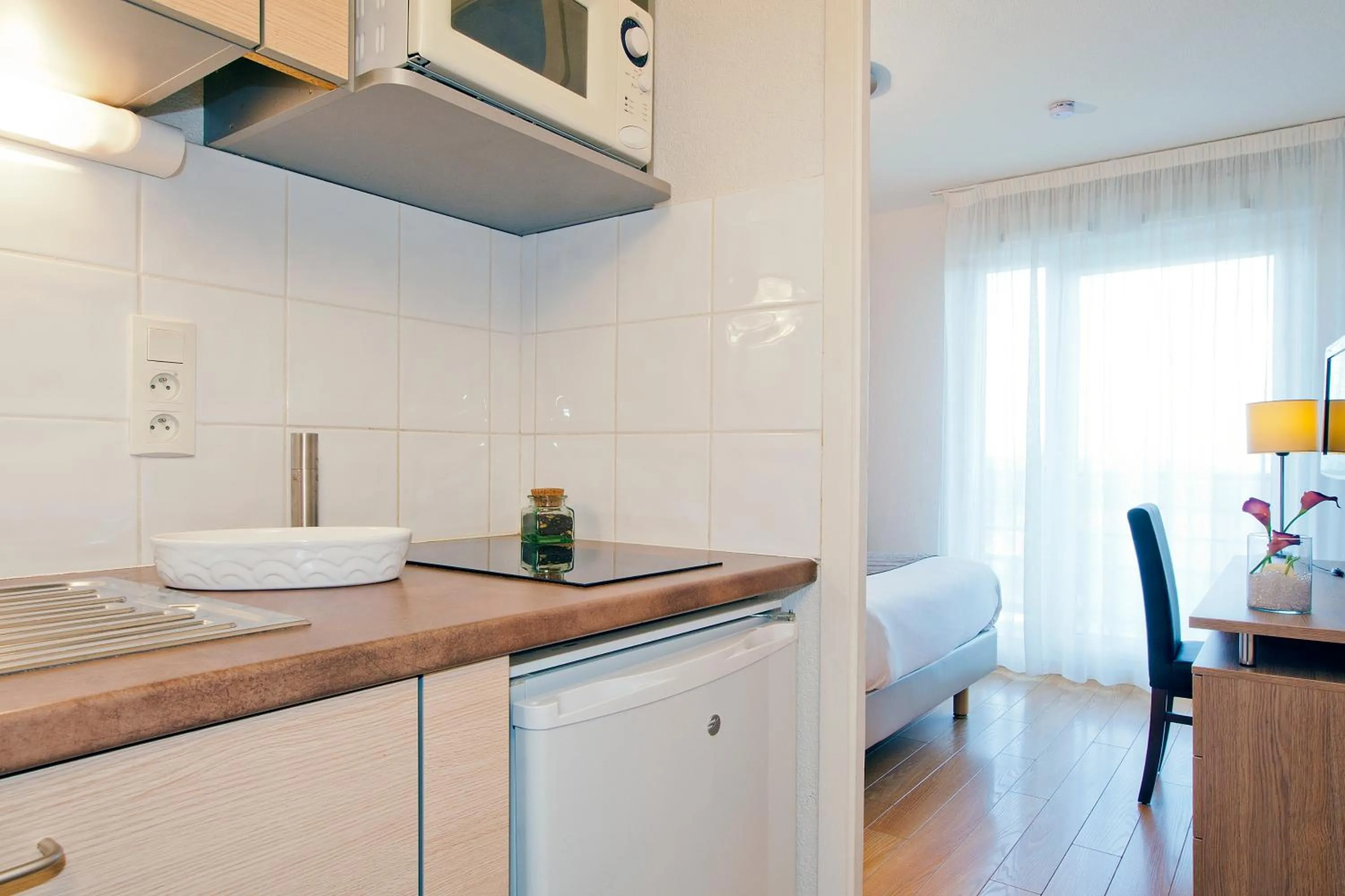 Kitchen or kitchenette in Séjours & Affaires Genève Gex Les Rives Du Léman