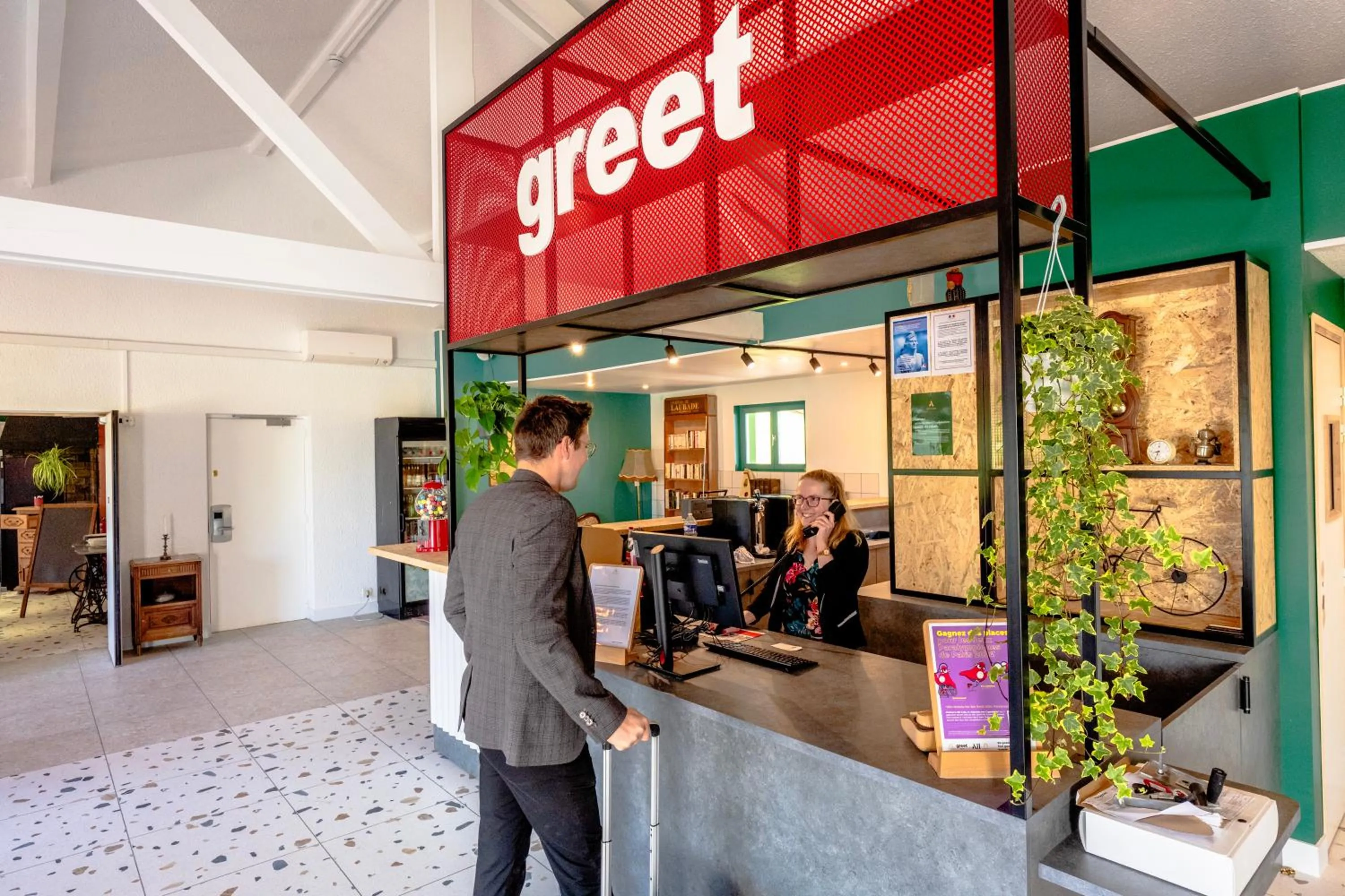 Lobby or reception in Hôtel Restaurant Relais Vert - Montbeliard