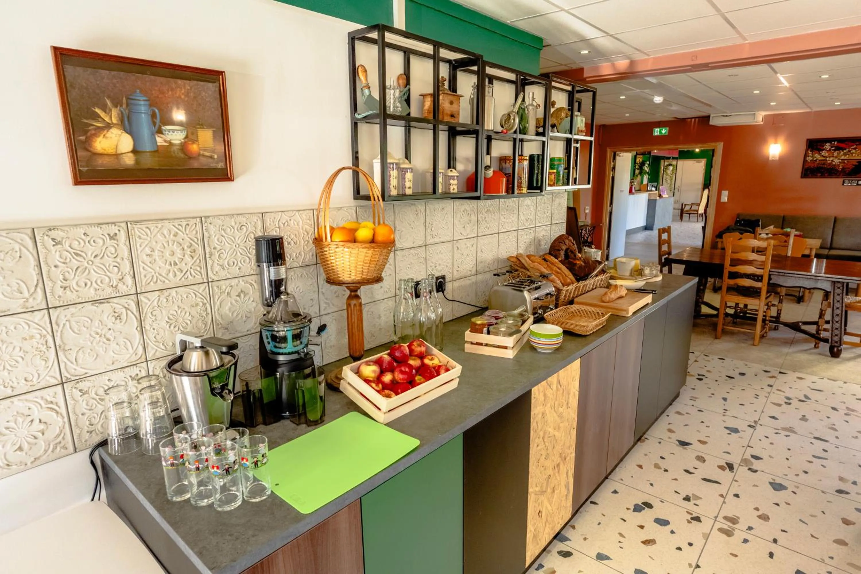 Breakfast, Kitchen/Kitchenette in Hôtel Restaurant Relais Vert - Montbeliard