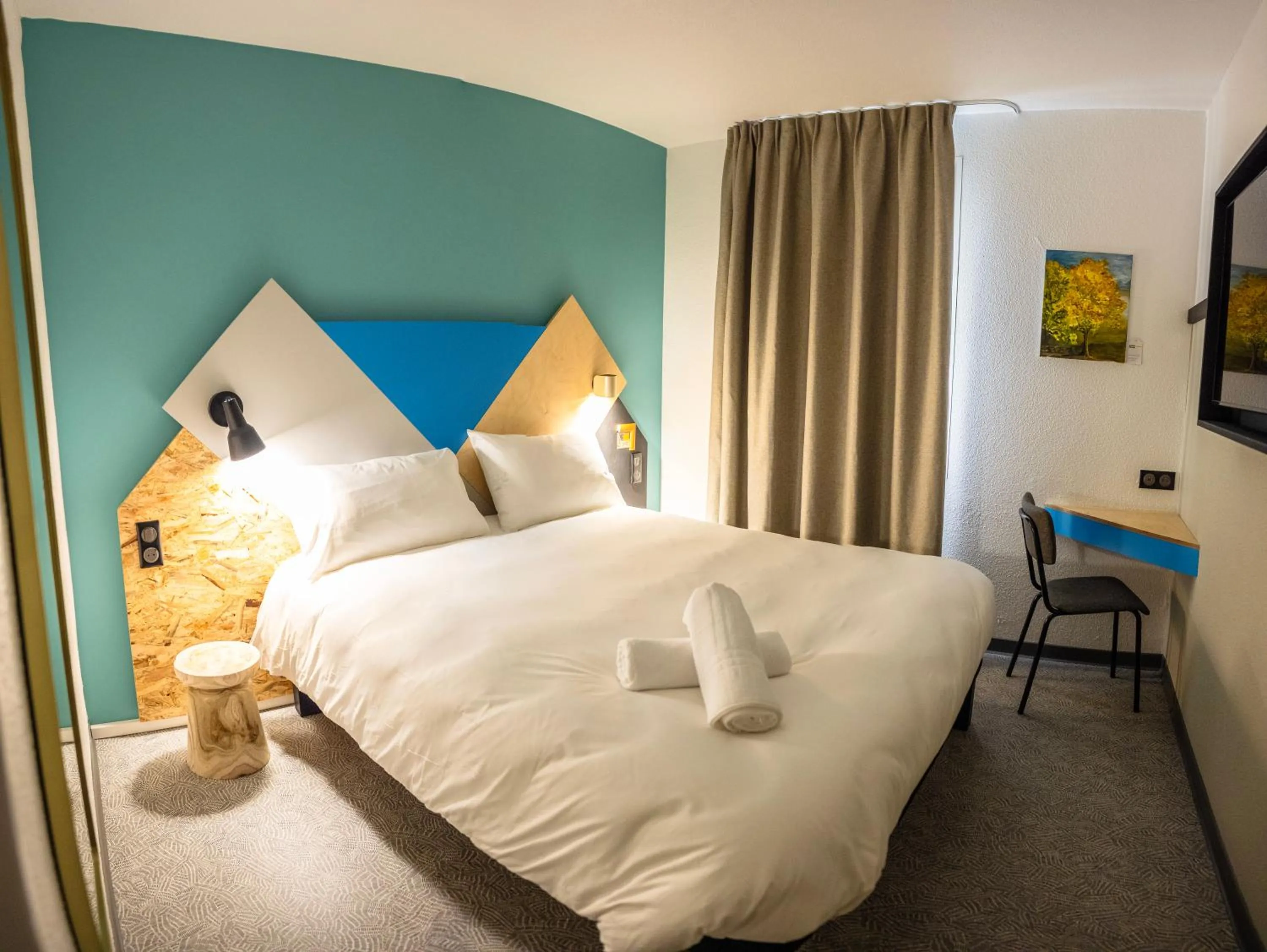 Bedroom, Bed in Hôtel Restaurant Relais Vert - Montbeliard